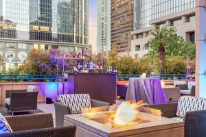 Alojamiento - Omni Los Angeles Hotel at California Plaza