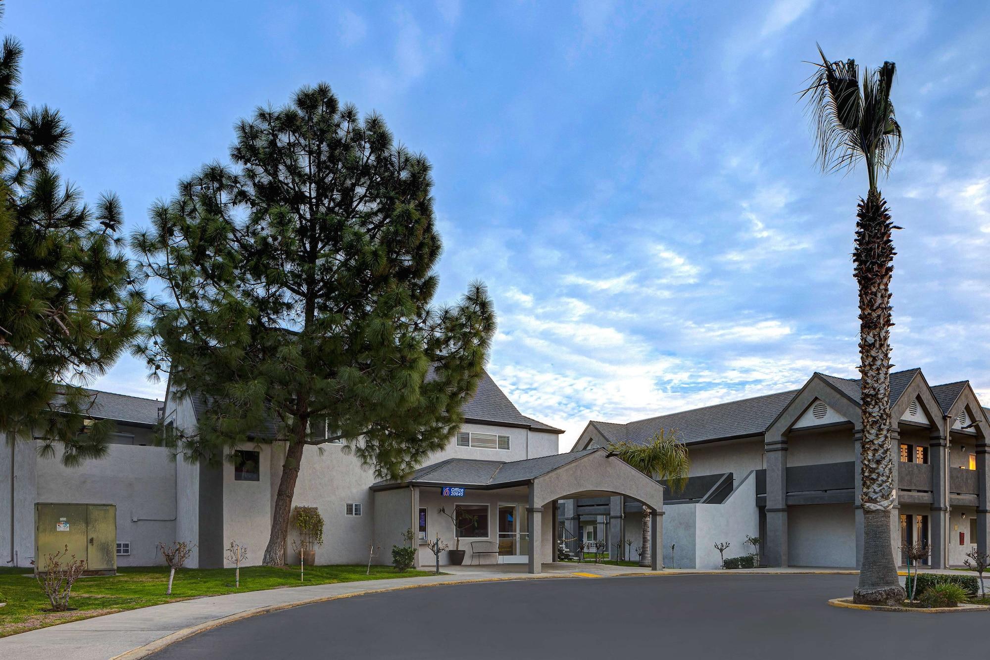 Vista Exterior Motel 6 Buttonwillow, CA Central