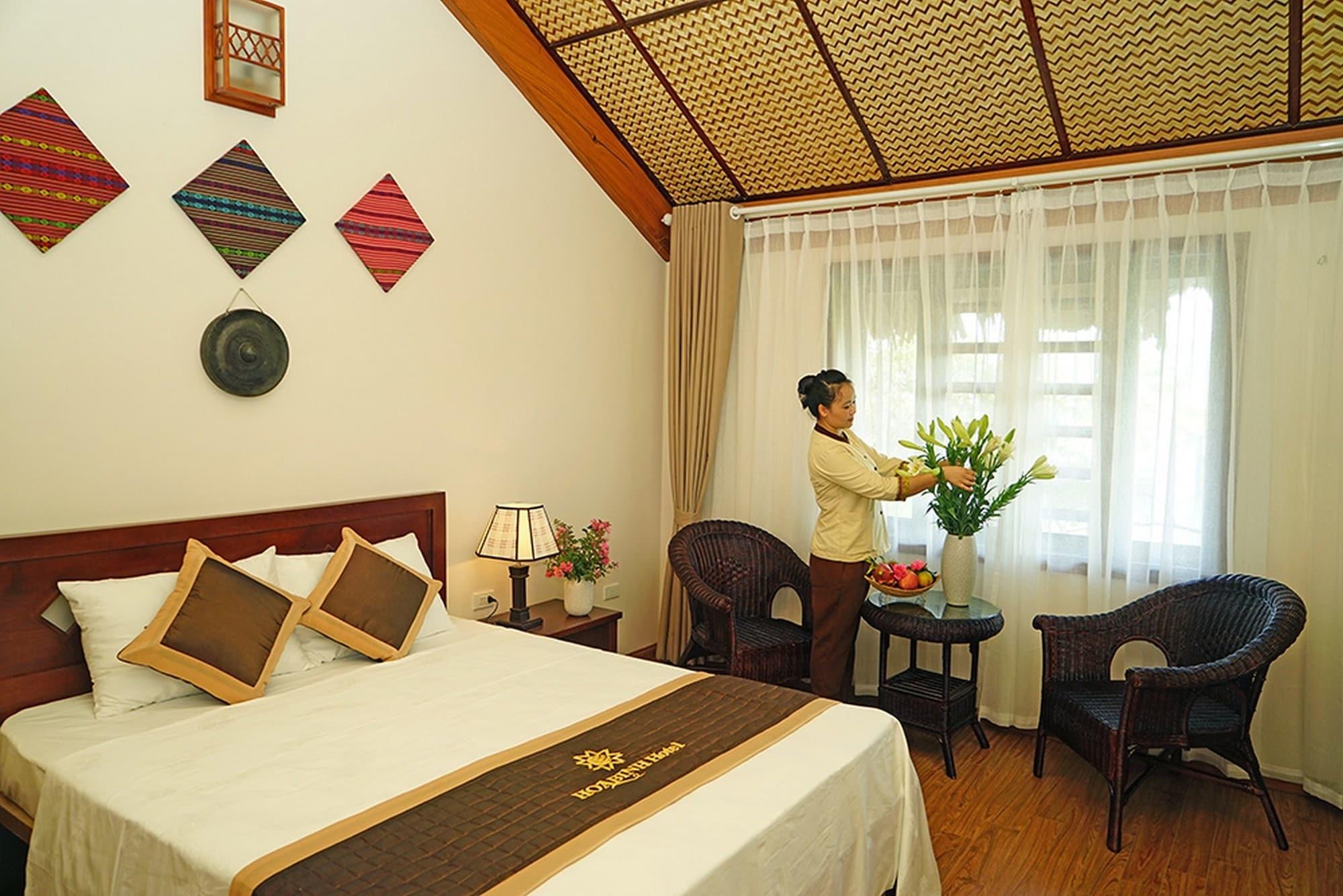 Varios Hoa Binh Hotel