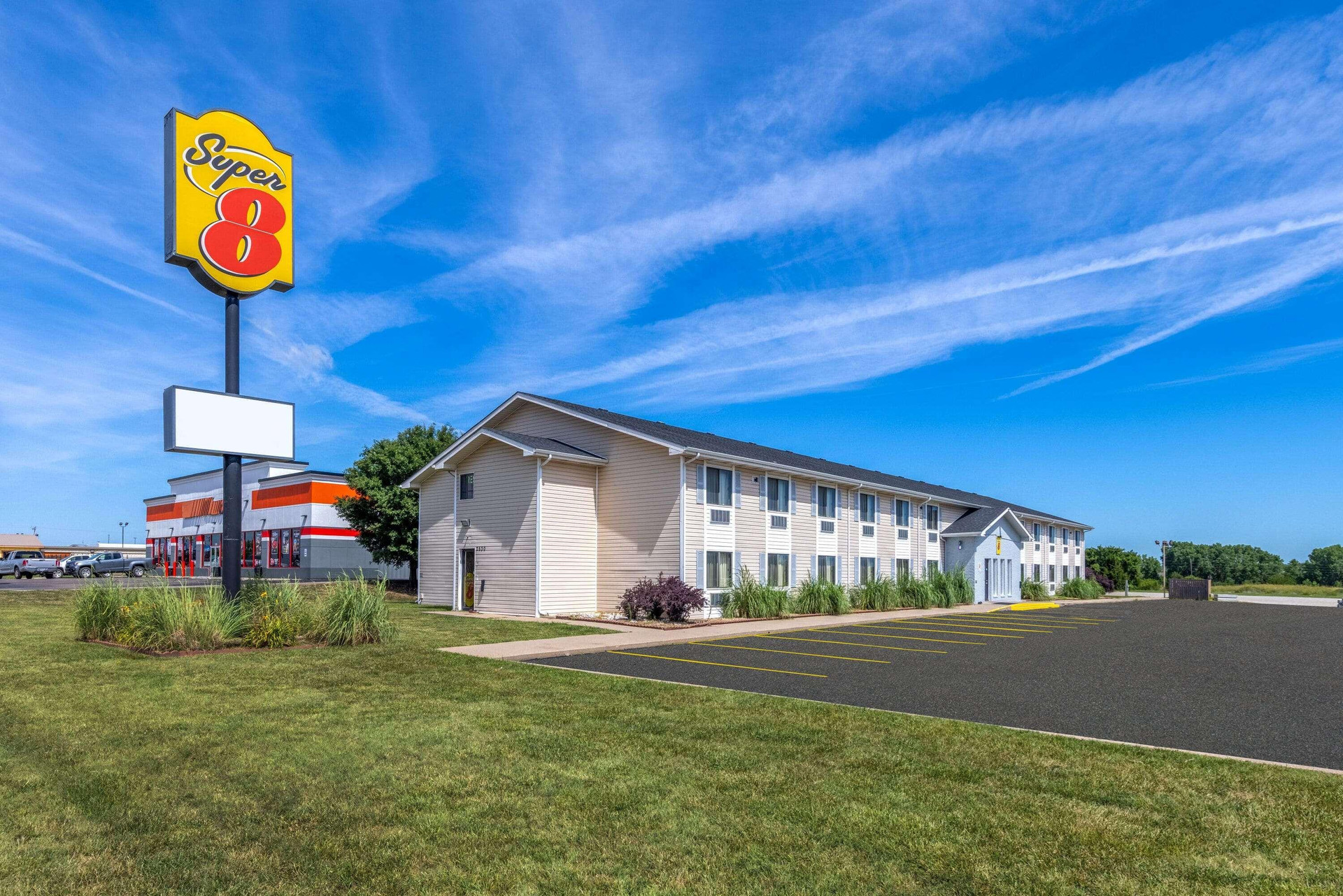 Vista Exterior Super 8 by Wyndham El Dorado