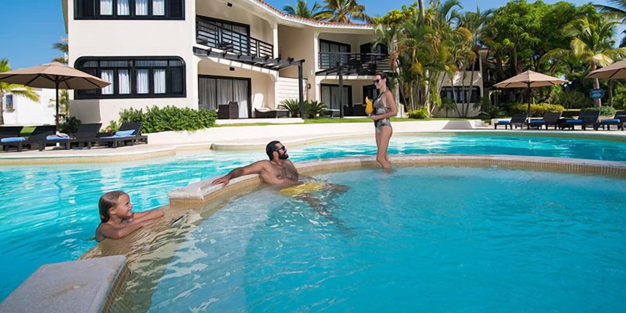 Vista Exterior Royal Suites All-Inclusive Mandatory