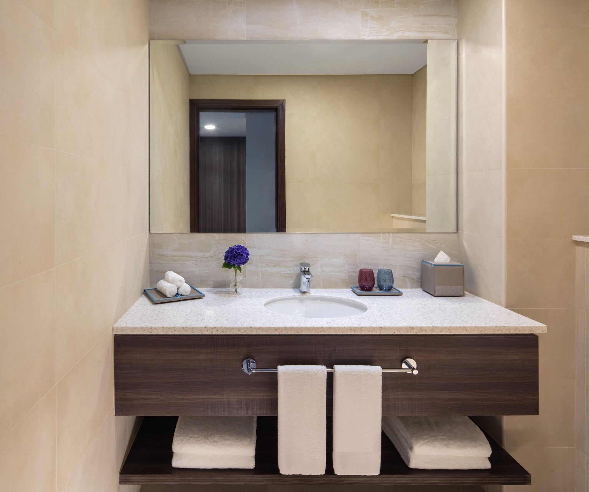 Equipamiento de Habitación Avani Palm View Dubai Hotel & Suites