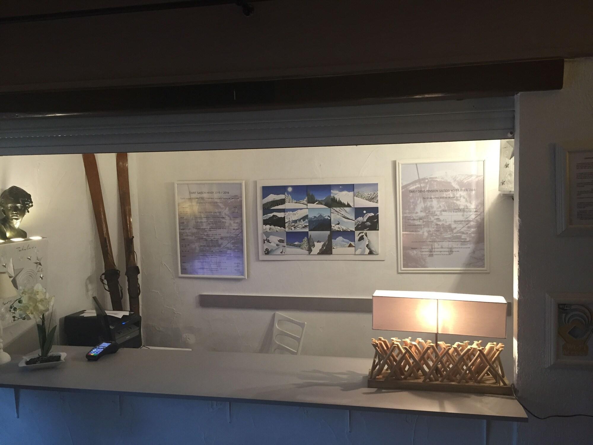 Vista Lobby Hotel Chastellares