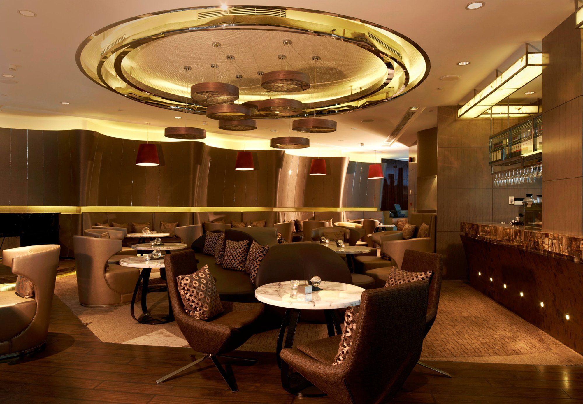 Bar/lounge Renaissance Shanghai Yangtze Hotel