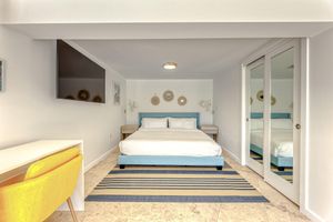 Alquiler Vacacional - Newly Renovated Beach House w Heated Pool, 4 BR, 3 BA