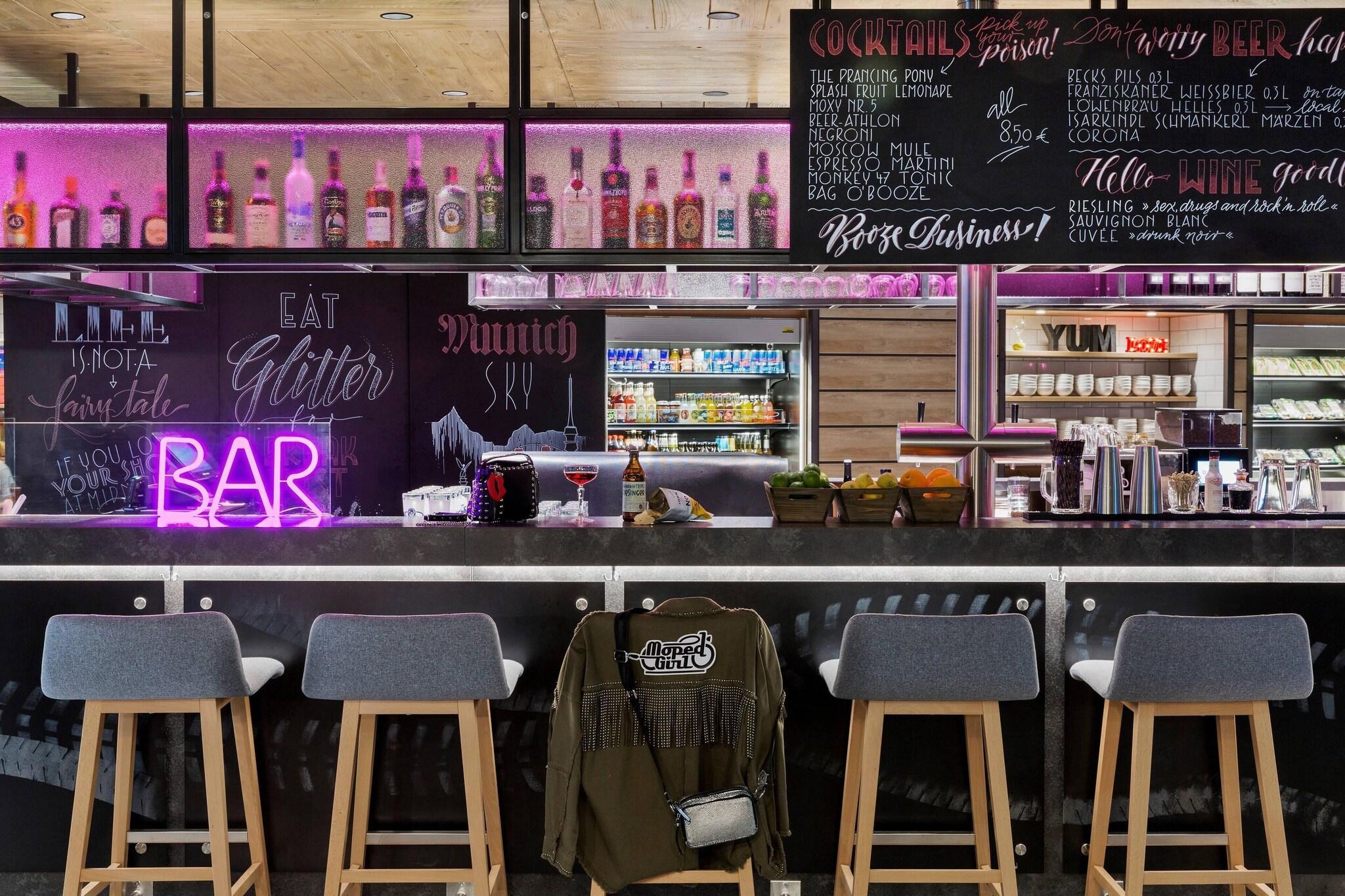 Bar/Salón Moxy Munich Ostbahnhof