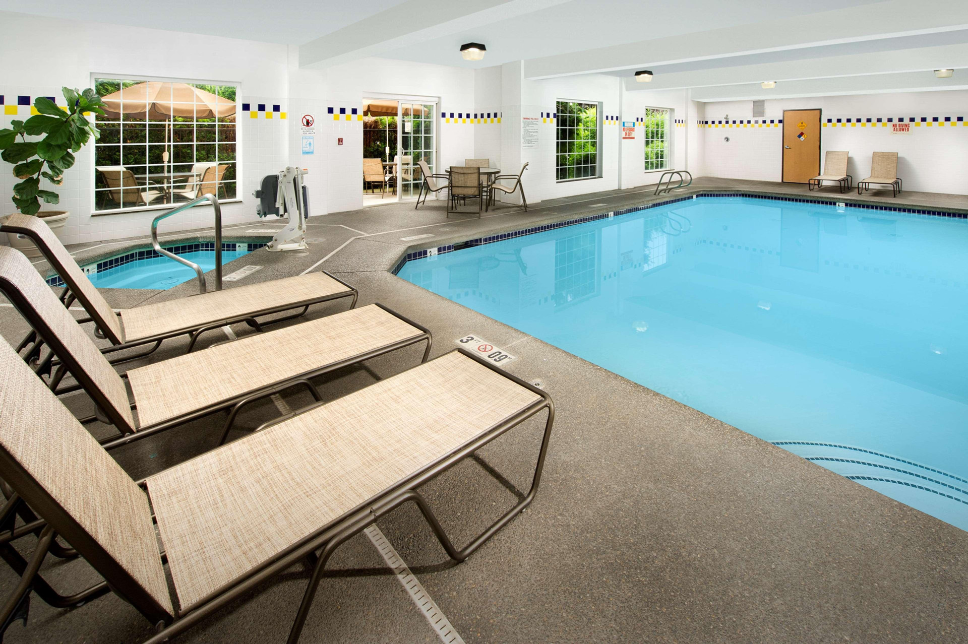Vista Piscina Best Western Plus Vancouver Mall Dr. Hotel & Suites