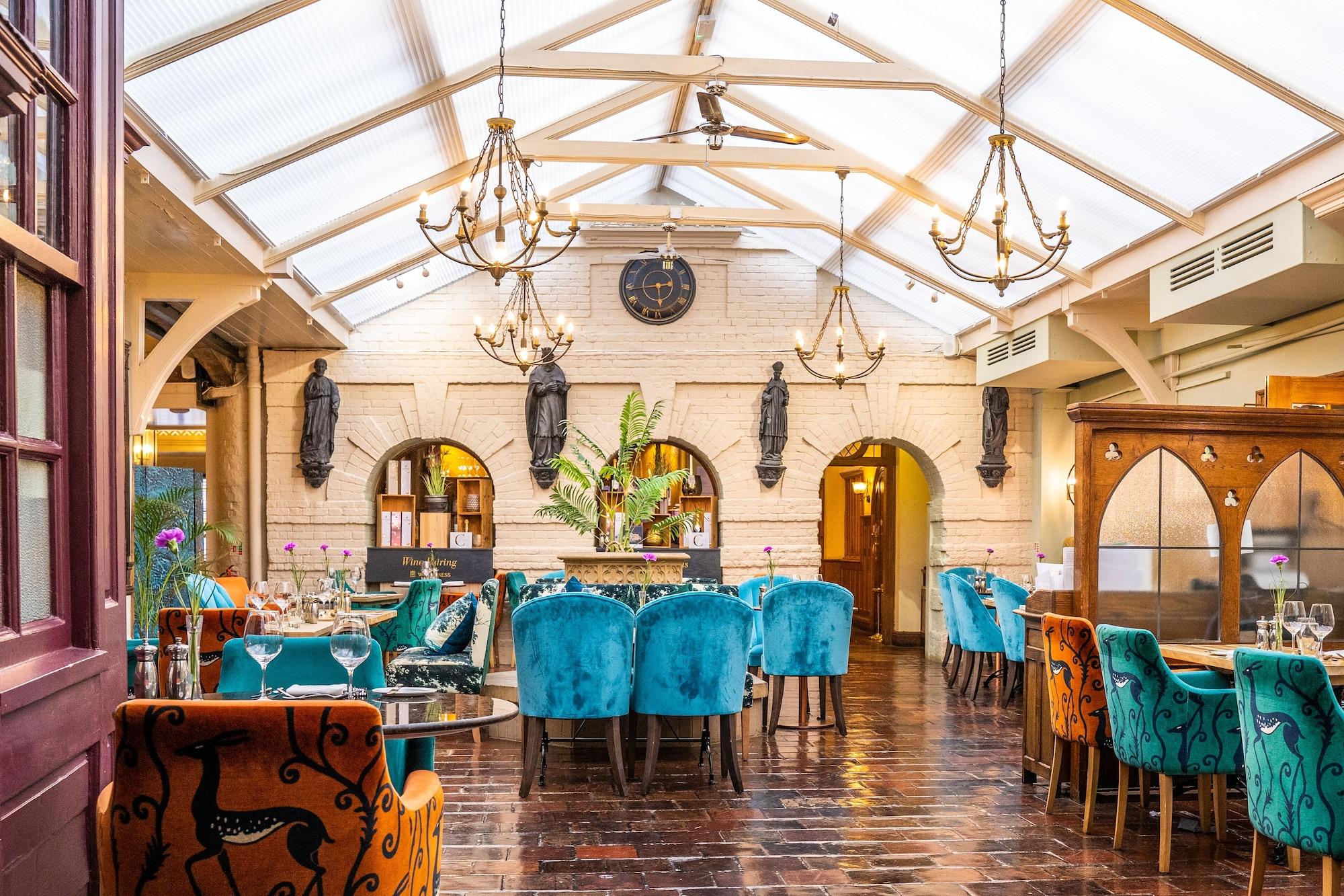 Restaurant The Maids Head Hotel