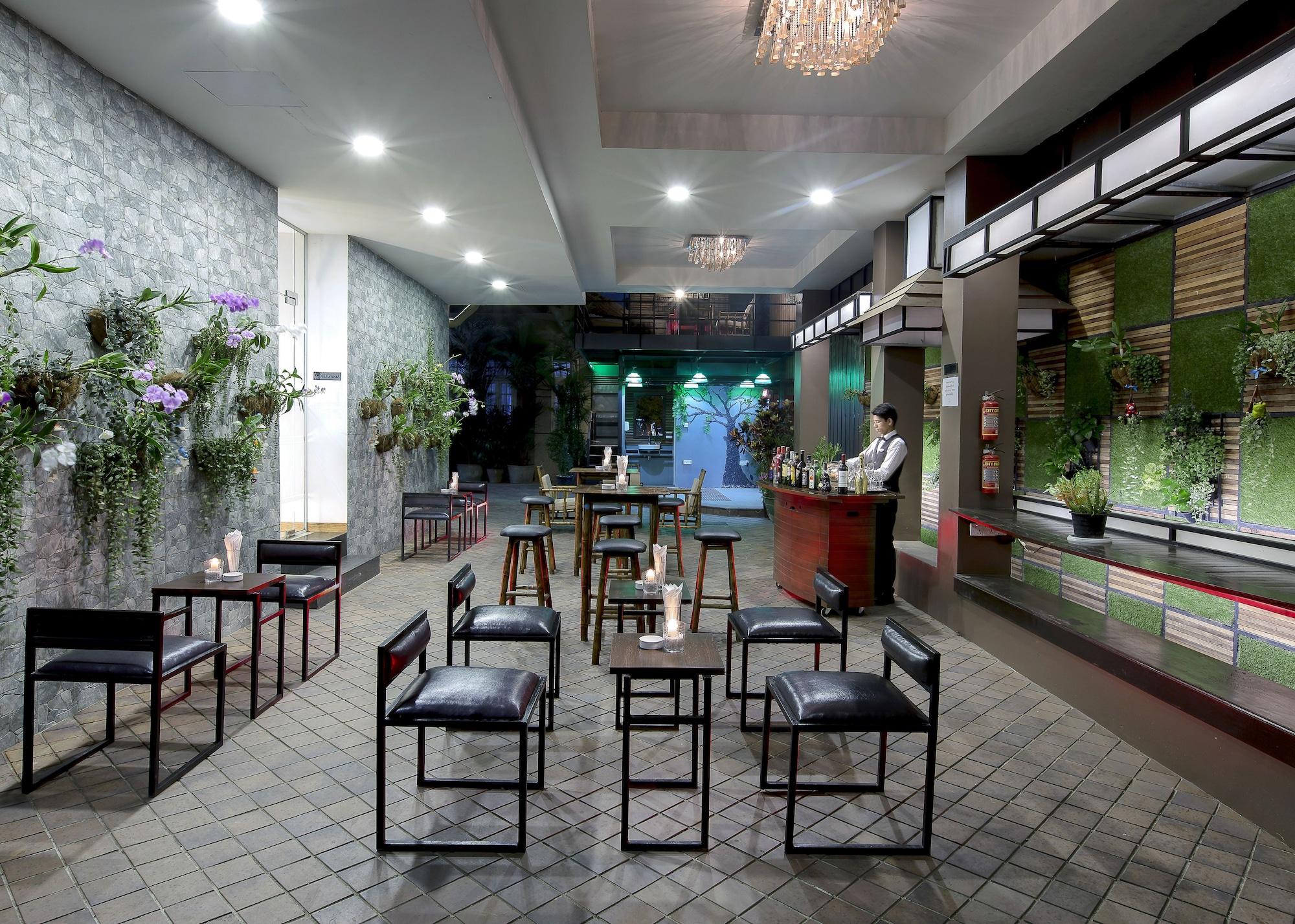 Bar/Salón Hotel Kan Yeik Thar