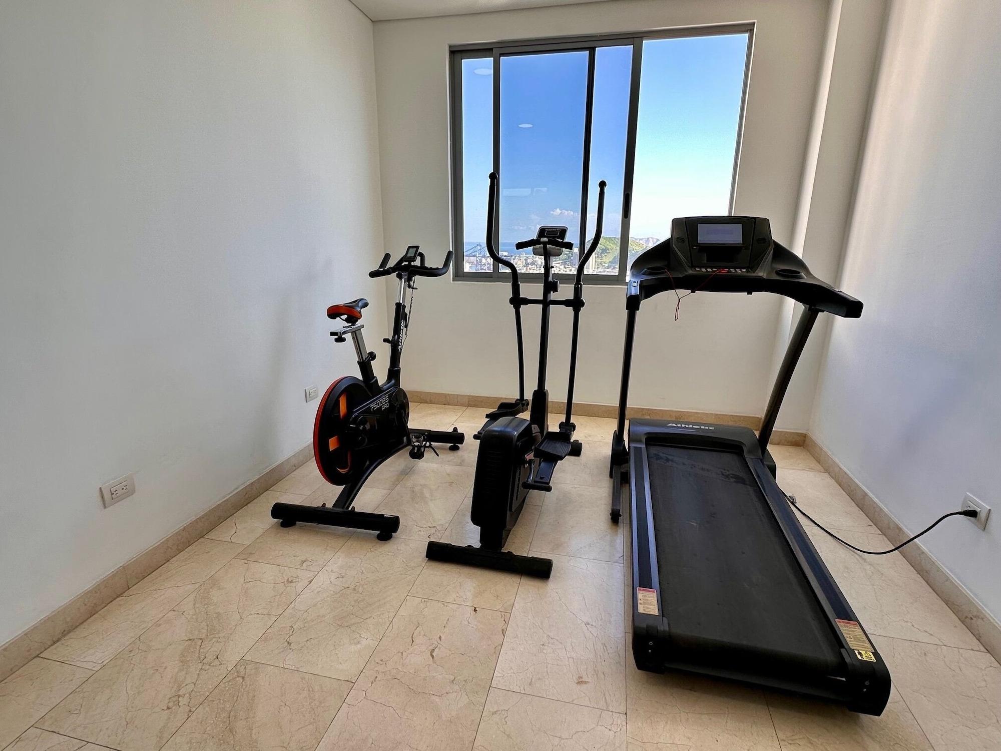 Gimnasio Grand Marina Oceanview Apartments by Xarm Apartments