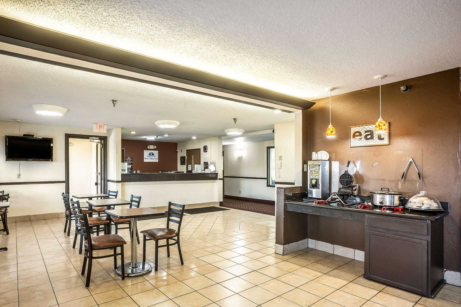 Vista Lobby Super 8 by Wyndham Galesburg