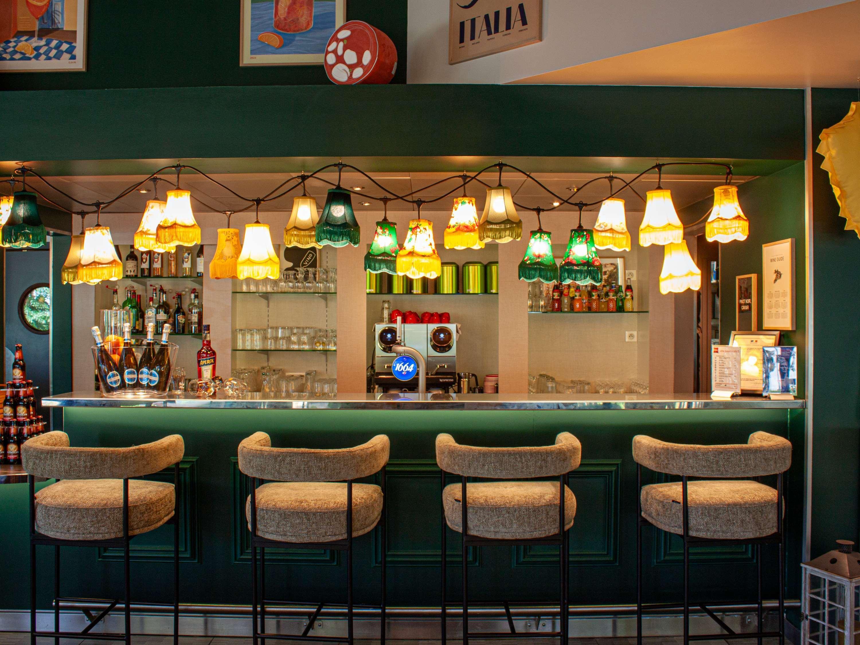 Bar/Salón Ibis Amboise