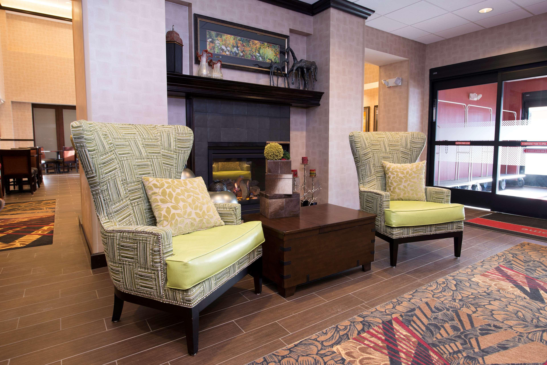 Vista Lobby Hampton Inn & Suites Bismarck Northwest