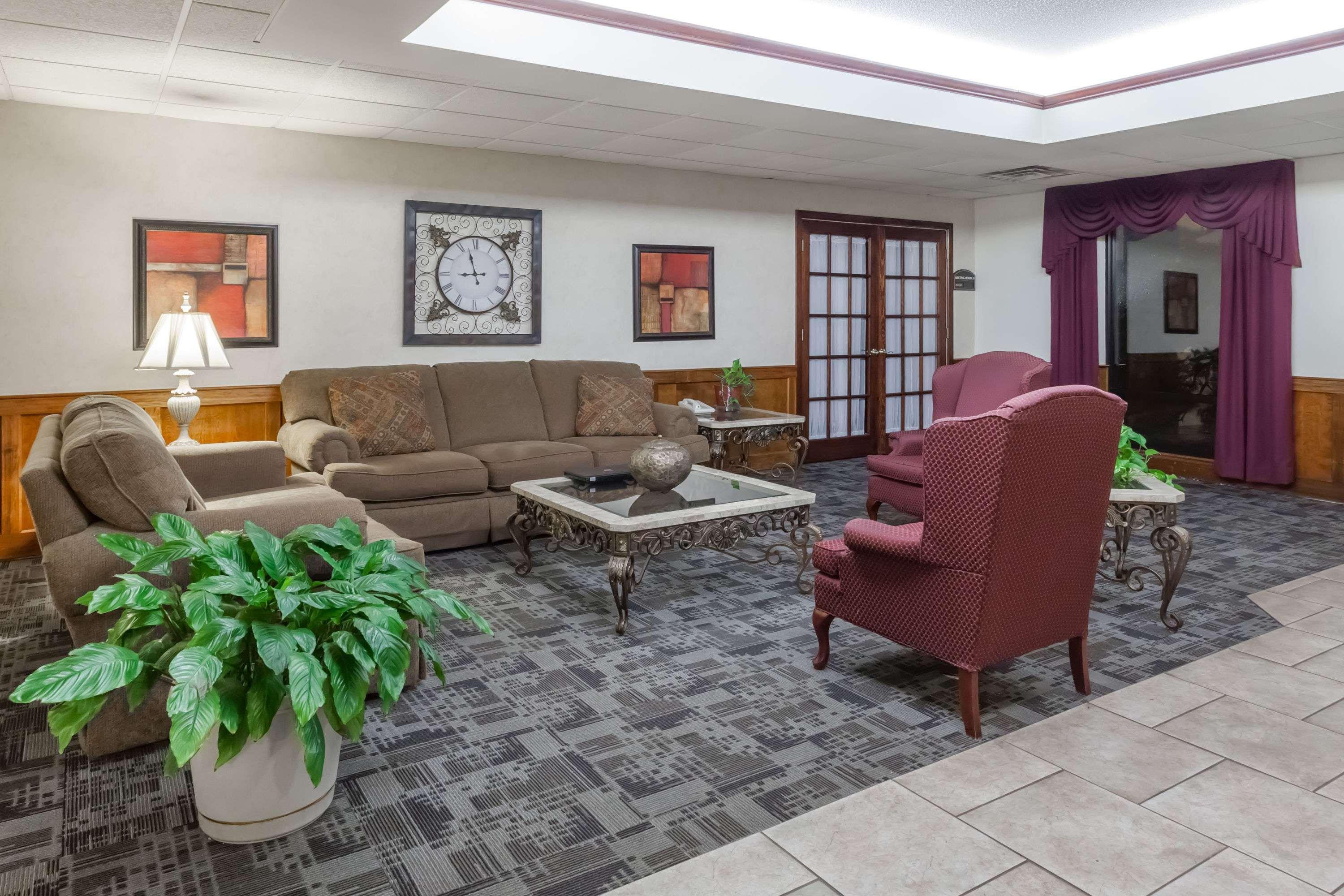 Vista Lobby Baymont by Wyndham Madisonville