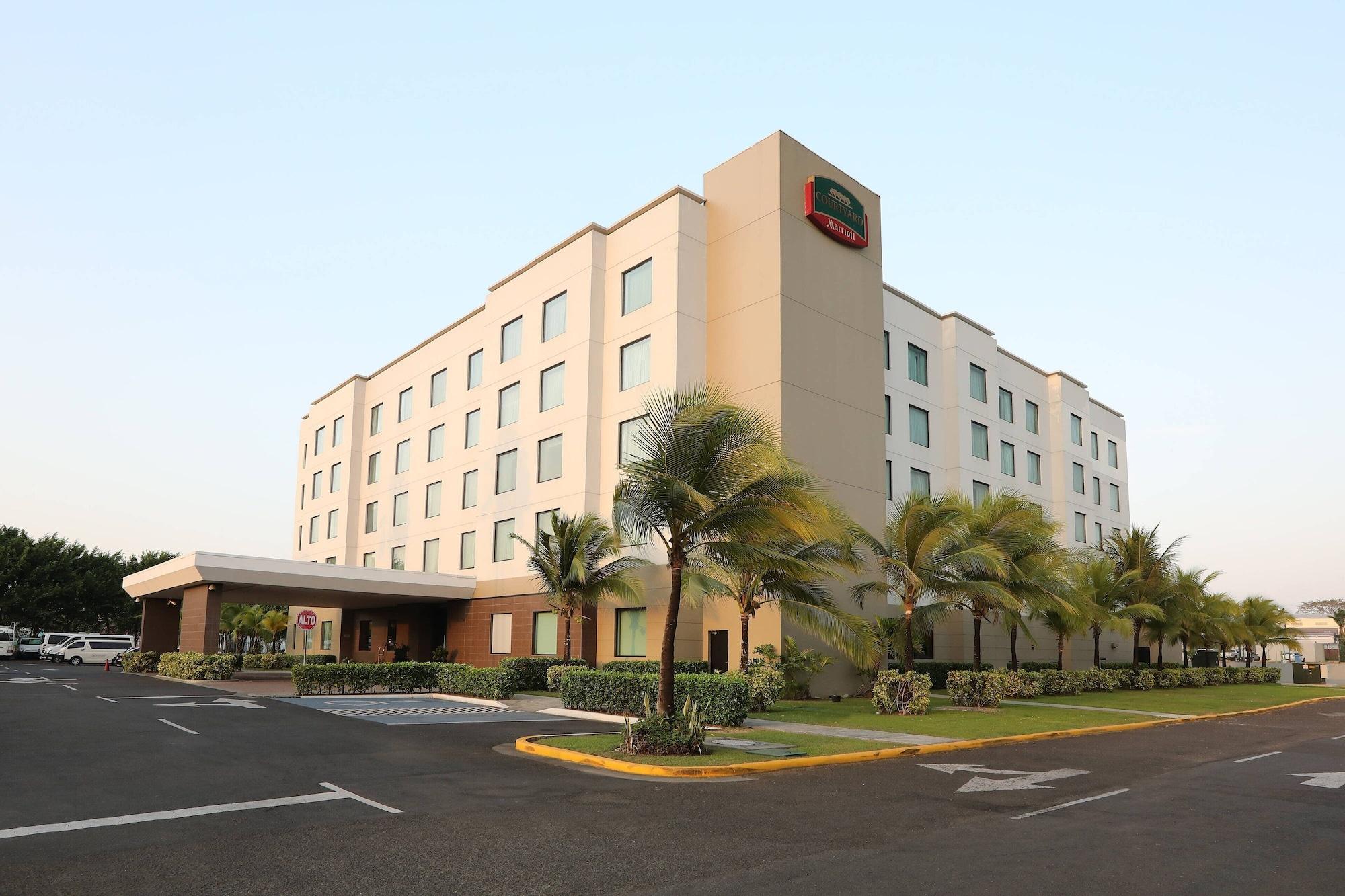 Vista Exterior Courtyard by Marriott Panama Metromall