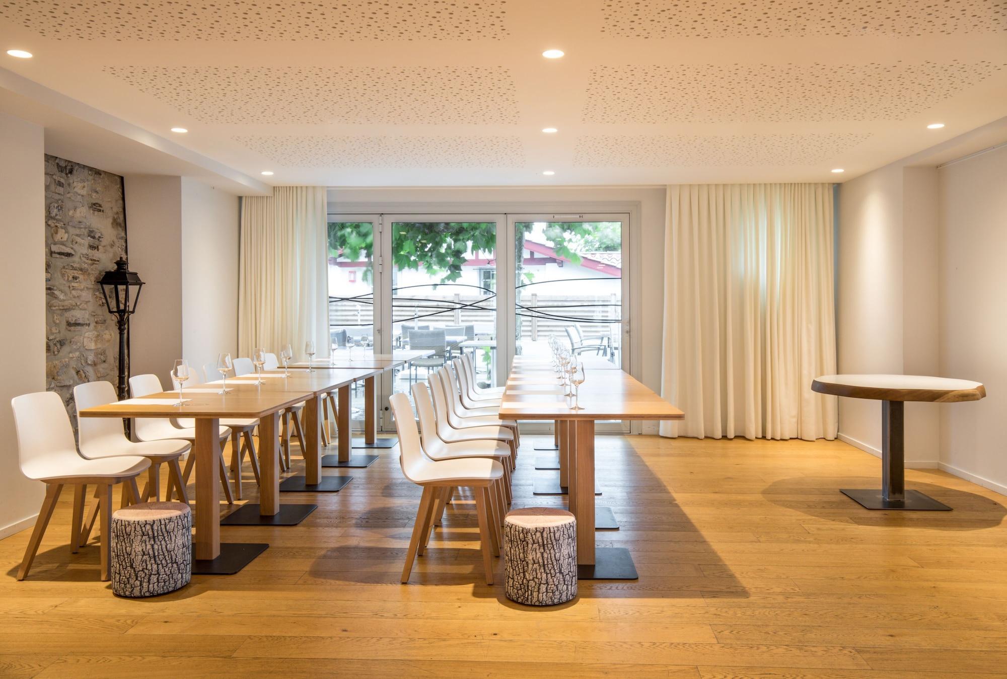 Centro de Negocios Hotel Briketenia