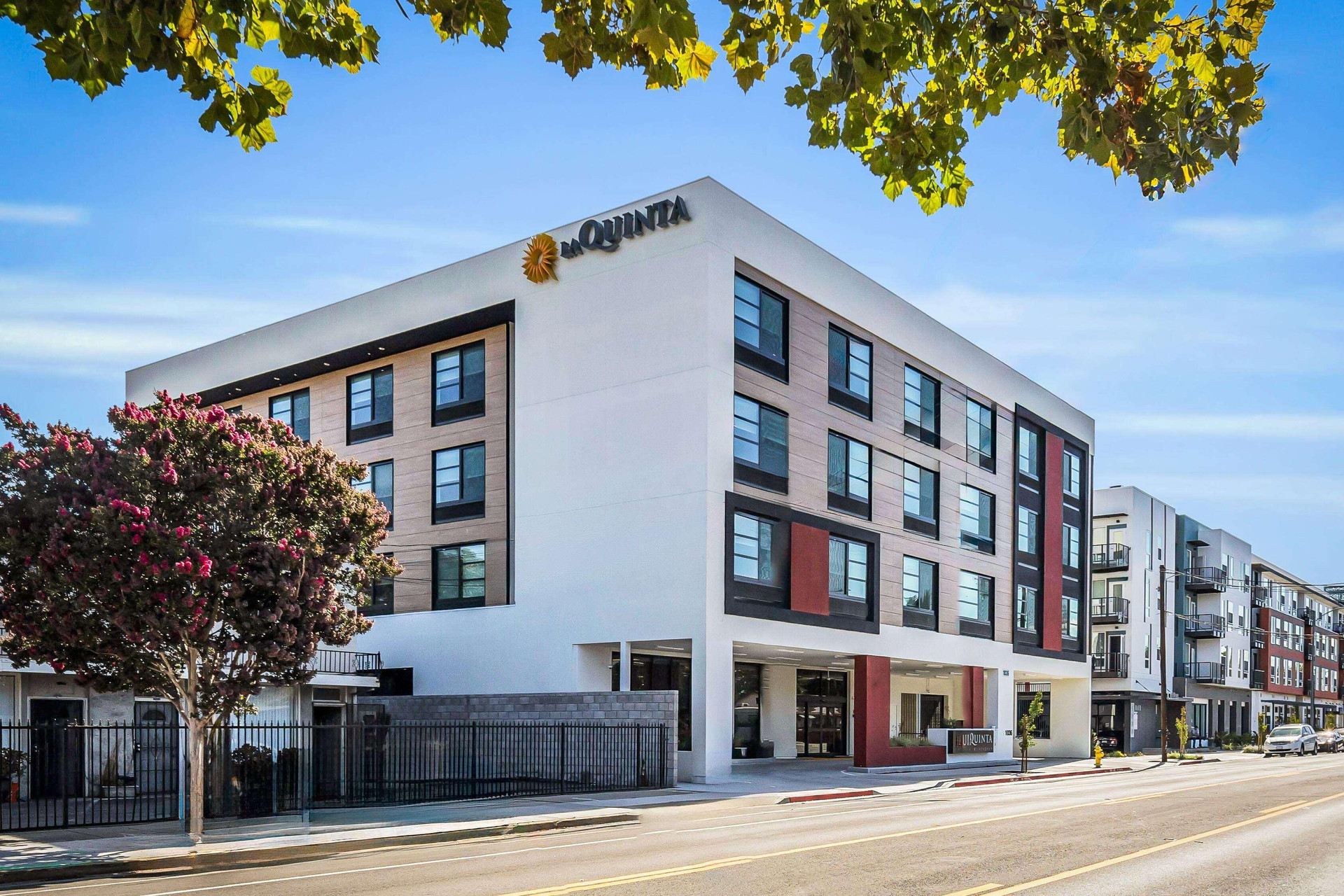 Vista Exterior La Quinta Inn & Suites by Wyndham San Jose Airport-Downtown