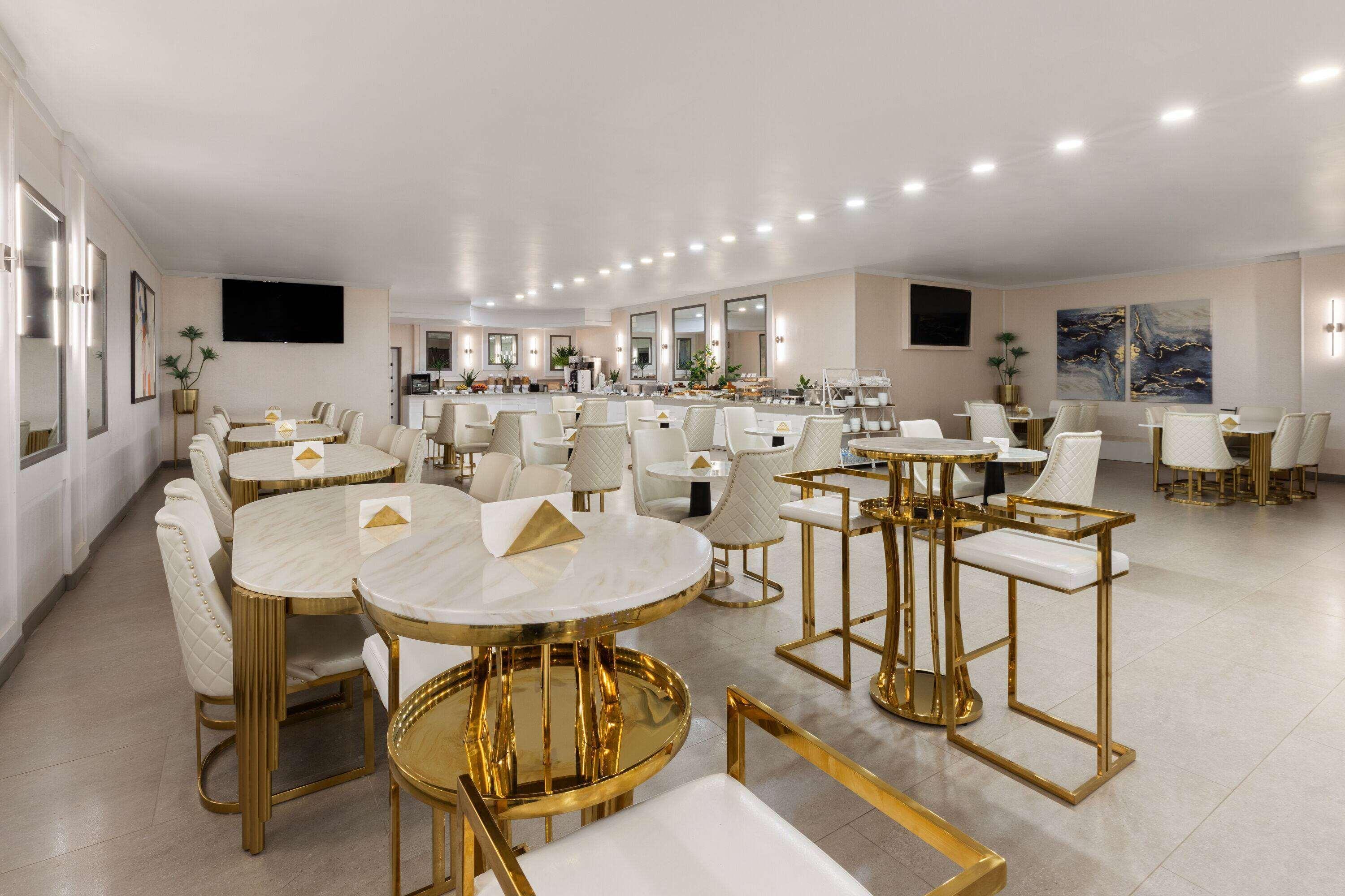 Restaurant Ramada by Wyndham DFW Airport