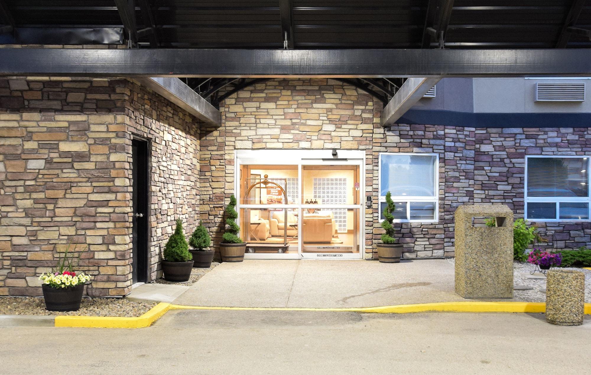 Vista Exterior Comfort Inn & Suites Medicine Hat