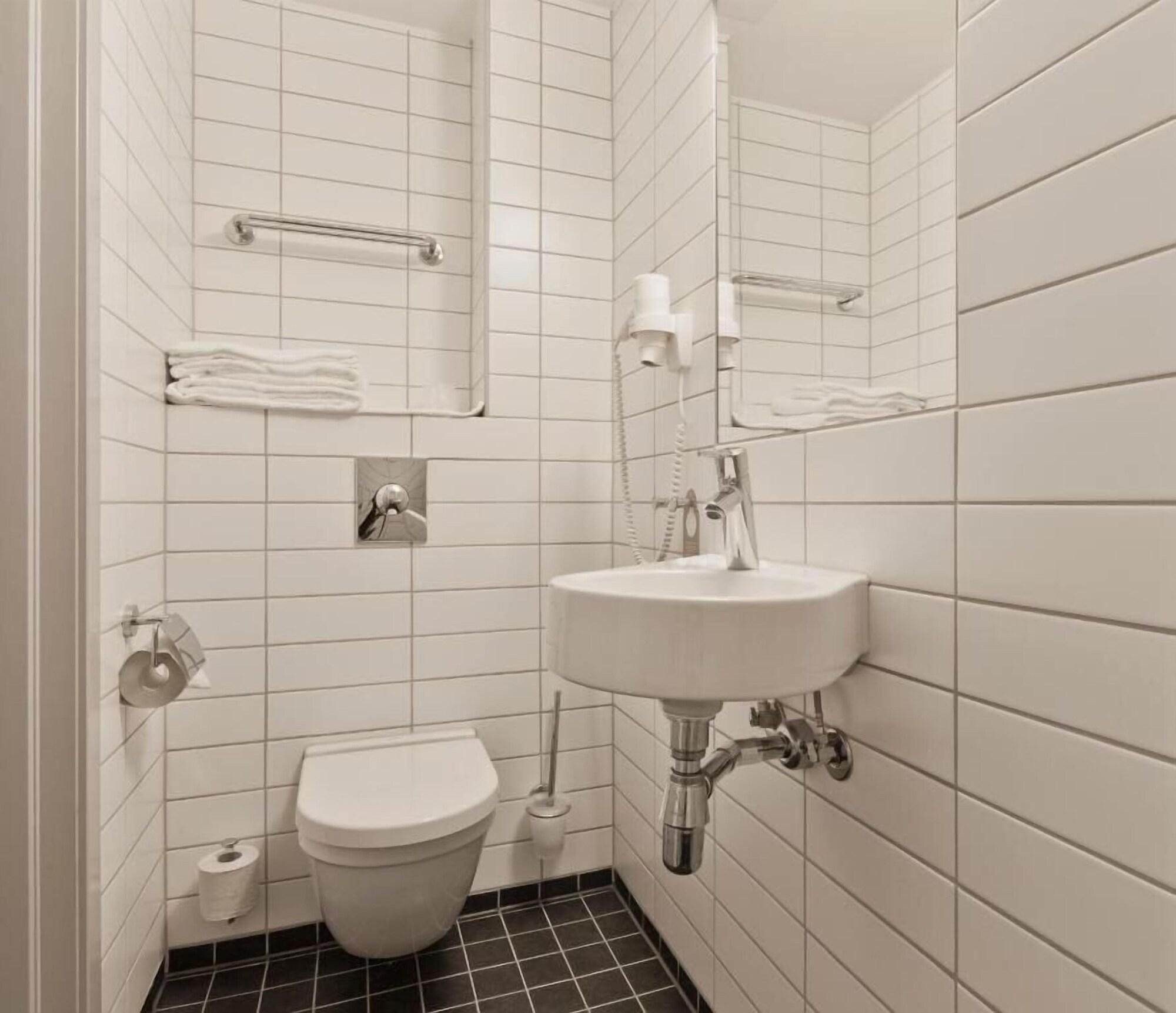 Equipamiento de Habitación MediInn Hotel Oslo