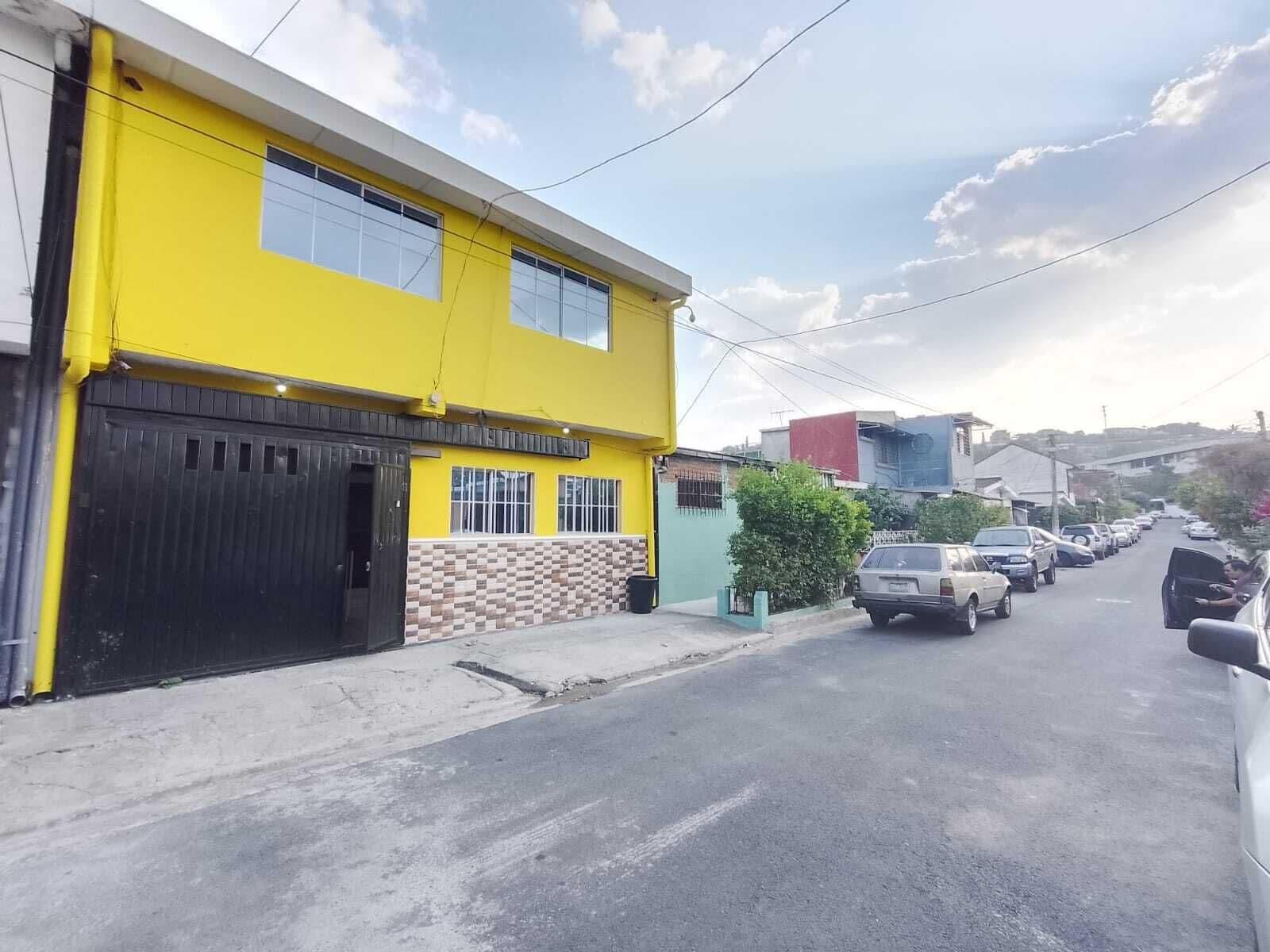 Vista Exterior HOSTAL LOS HEROES