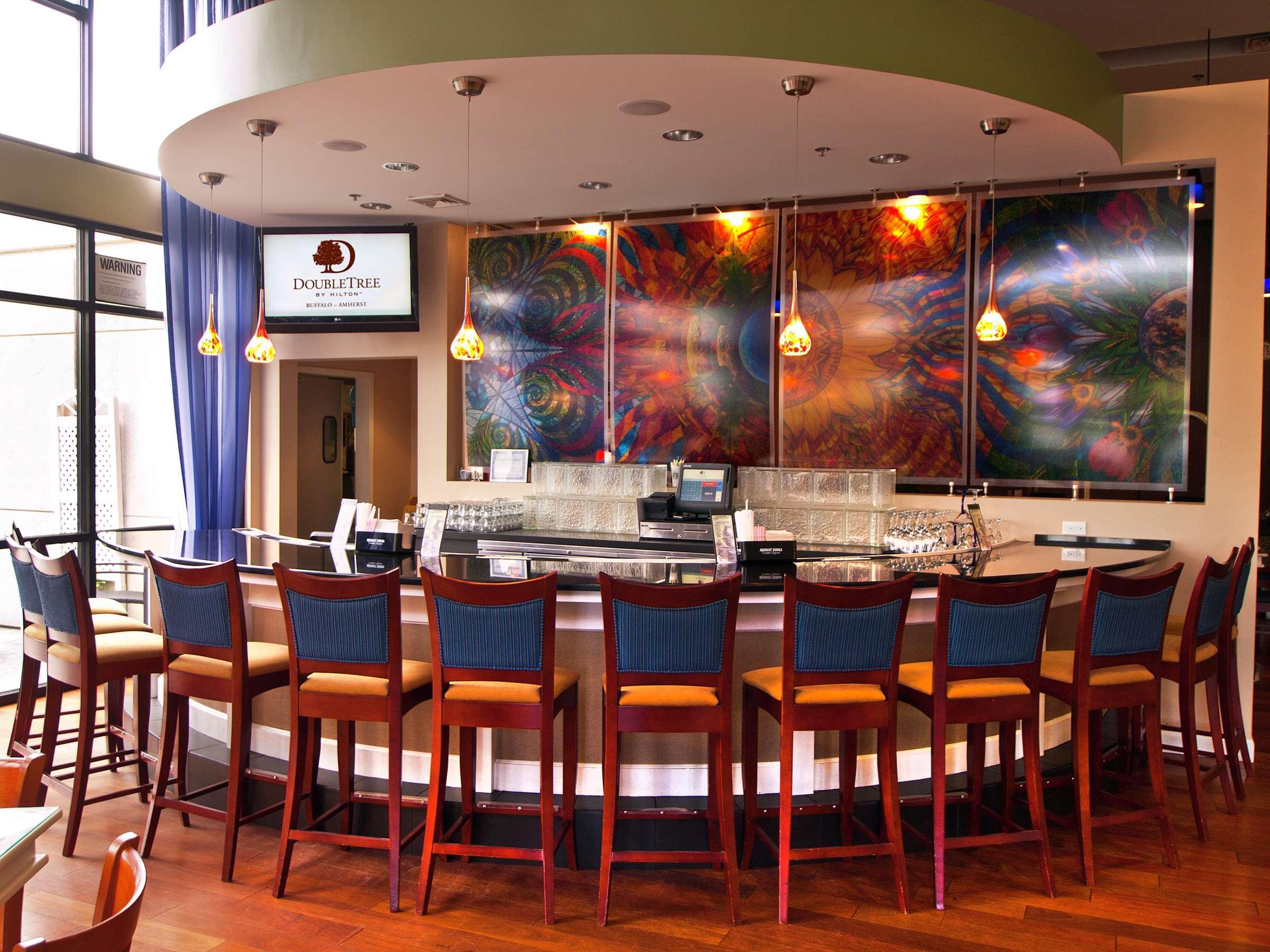 Bar/Salón DoubleTree by Hilton Hotel Buffalo - Amherst