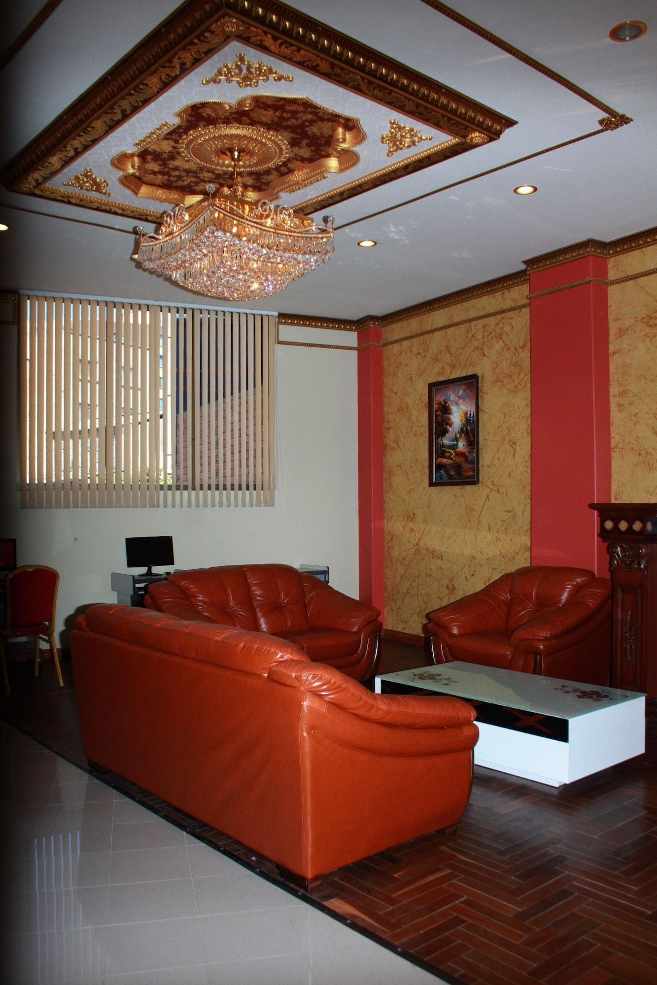 Vista Lobby Golden Palace Hotel