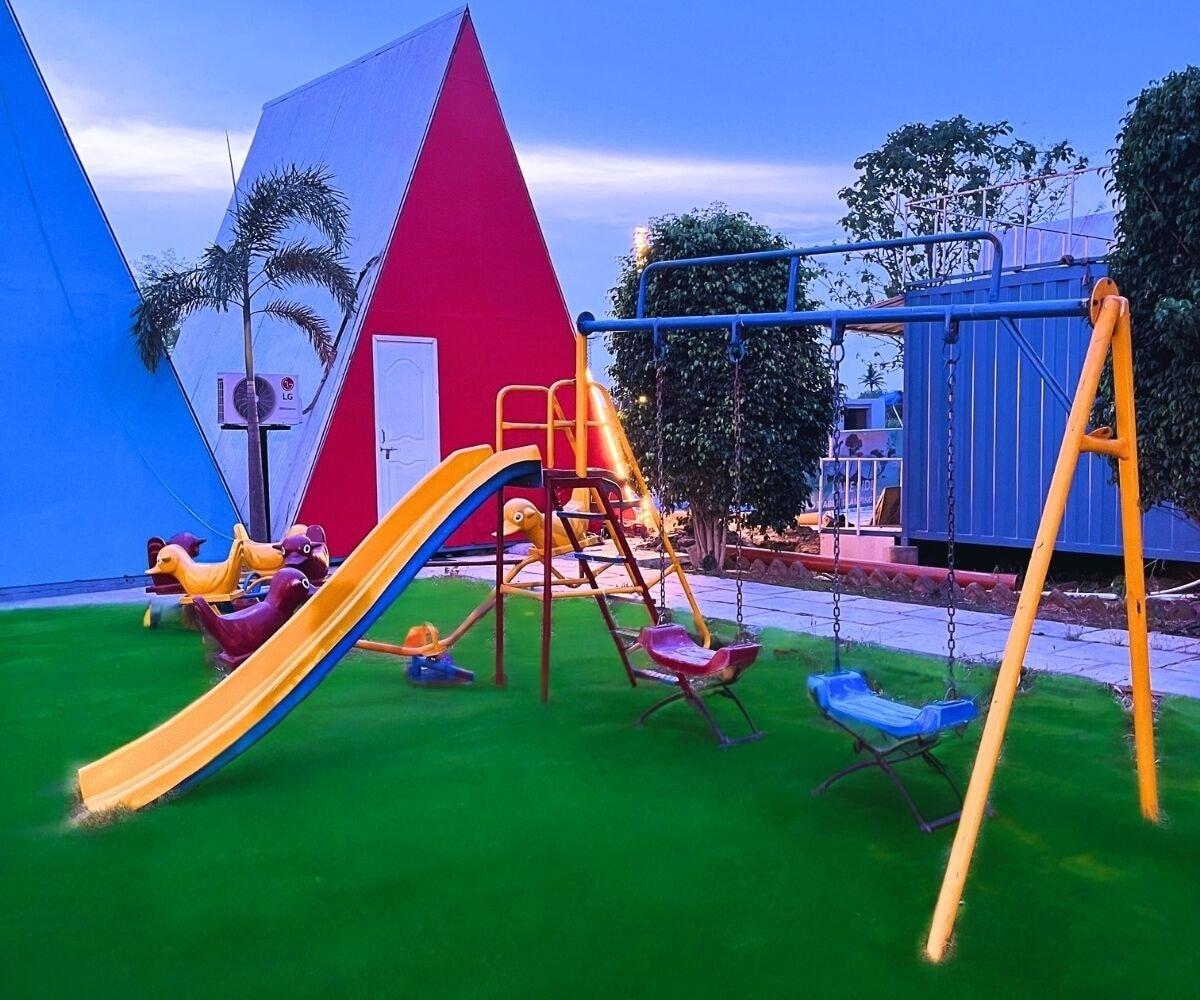 Varios Sizzle Bay Resort