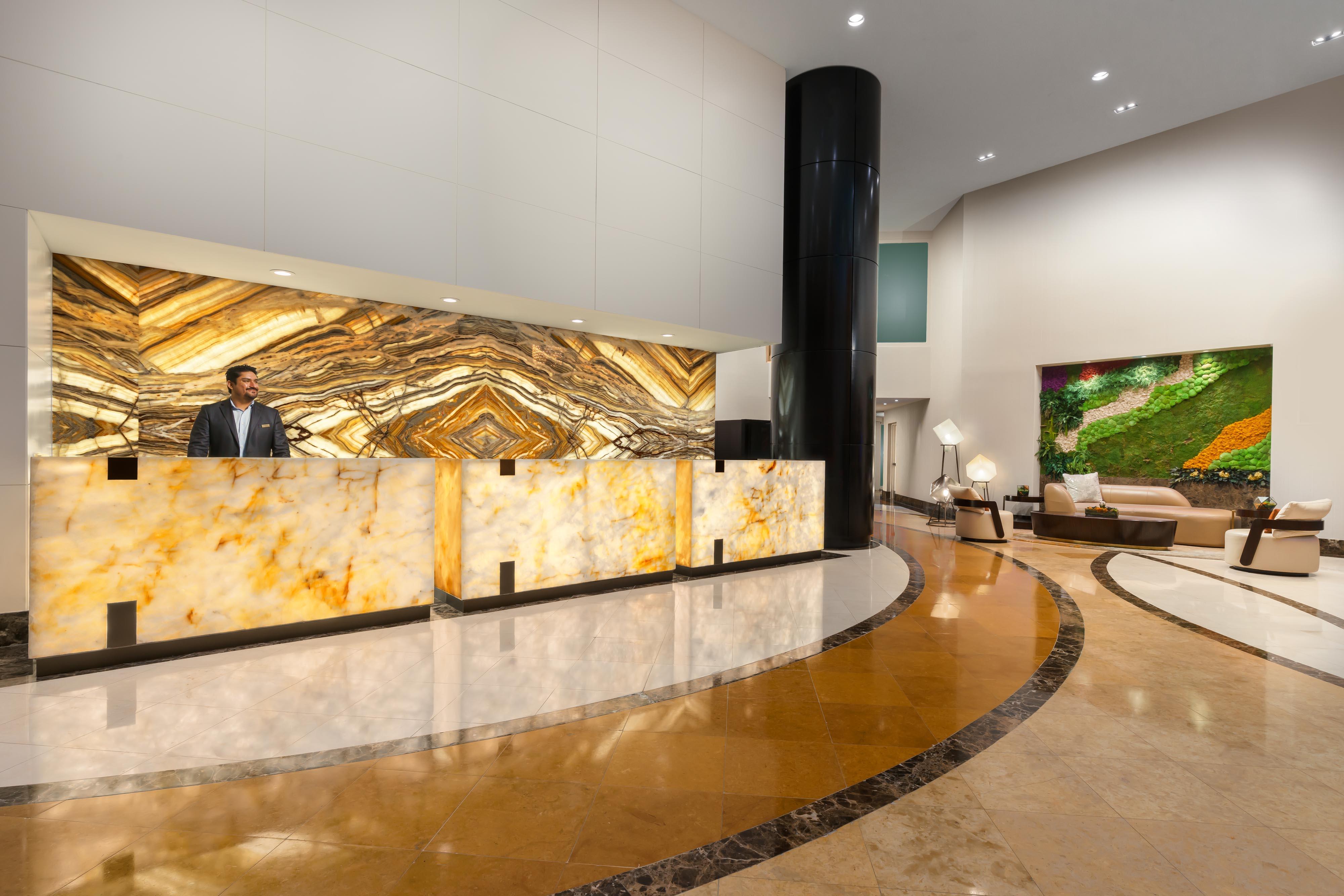 Vista Lobby Trump International Beach Resort
