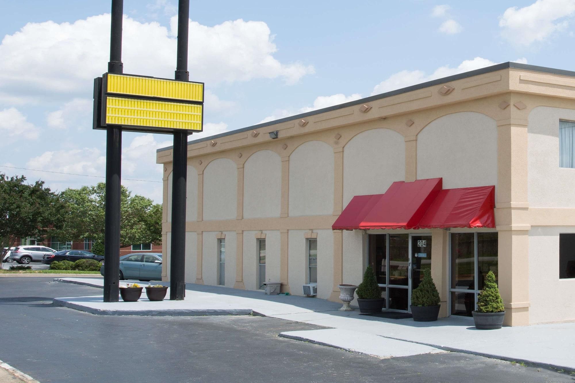 Varios Super 8 by Wyndham Greensboro