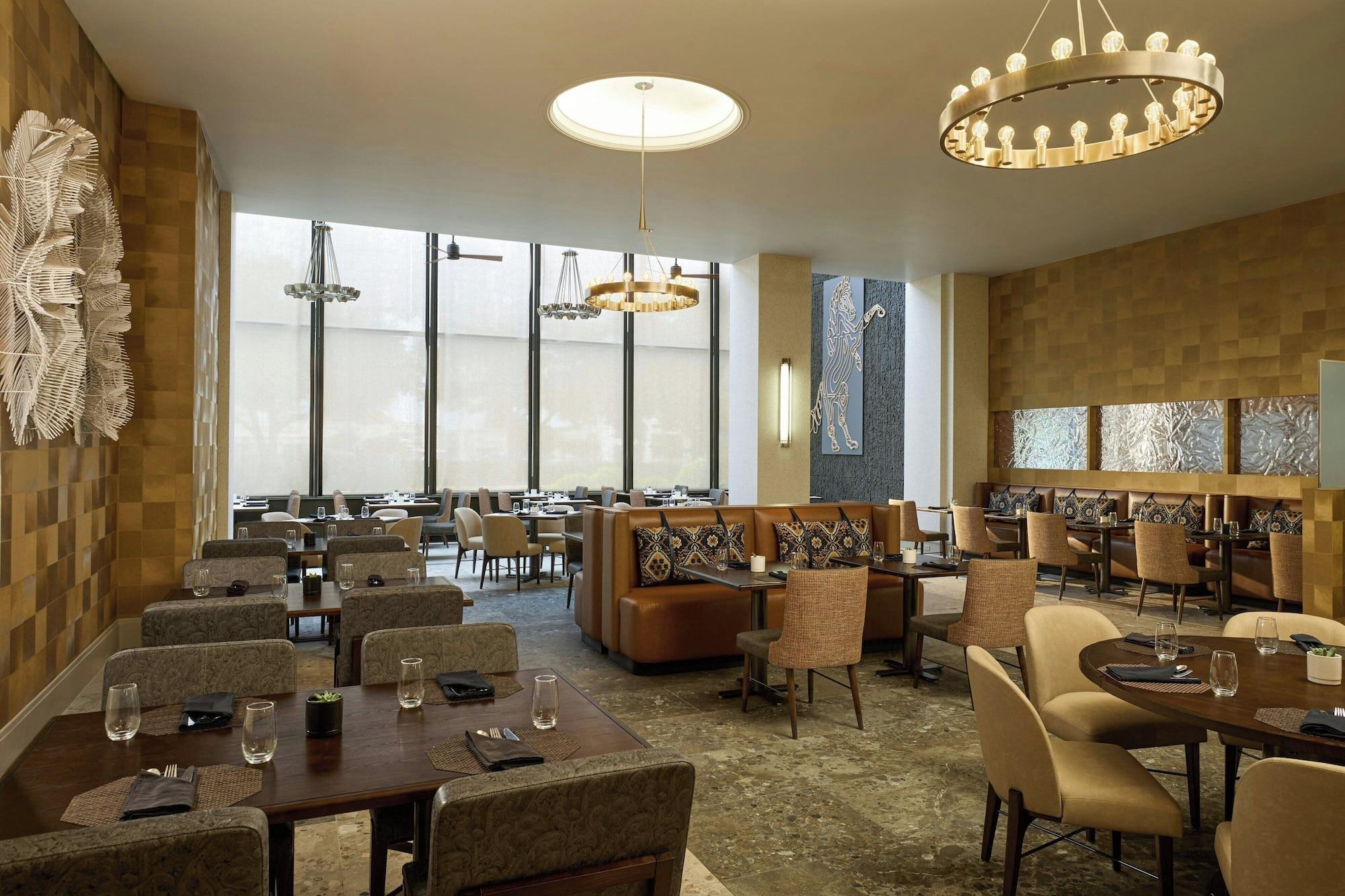 Restaurant Renaissance Dallas Addison Hotel