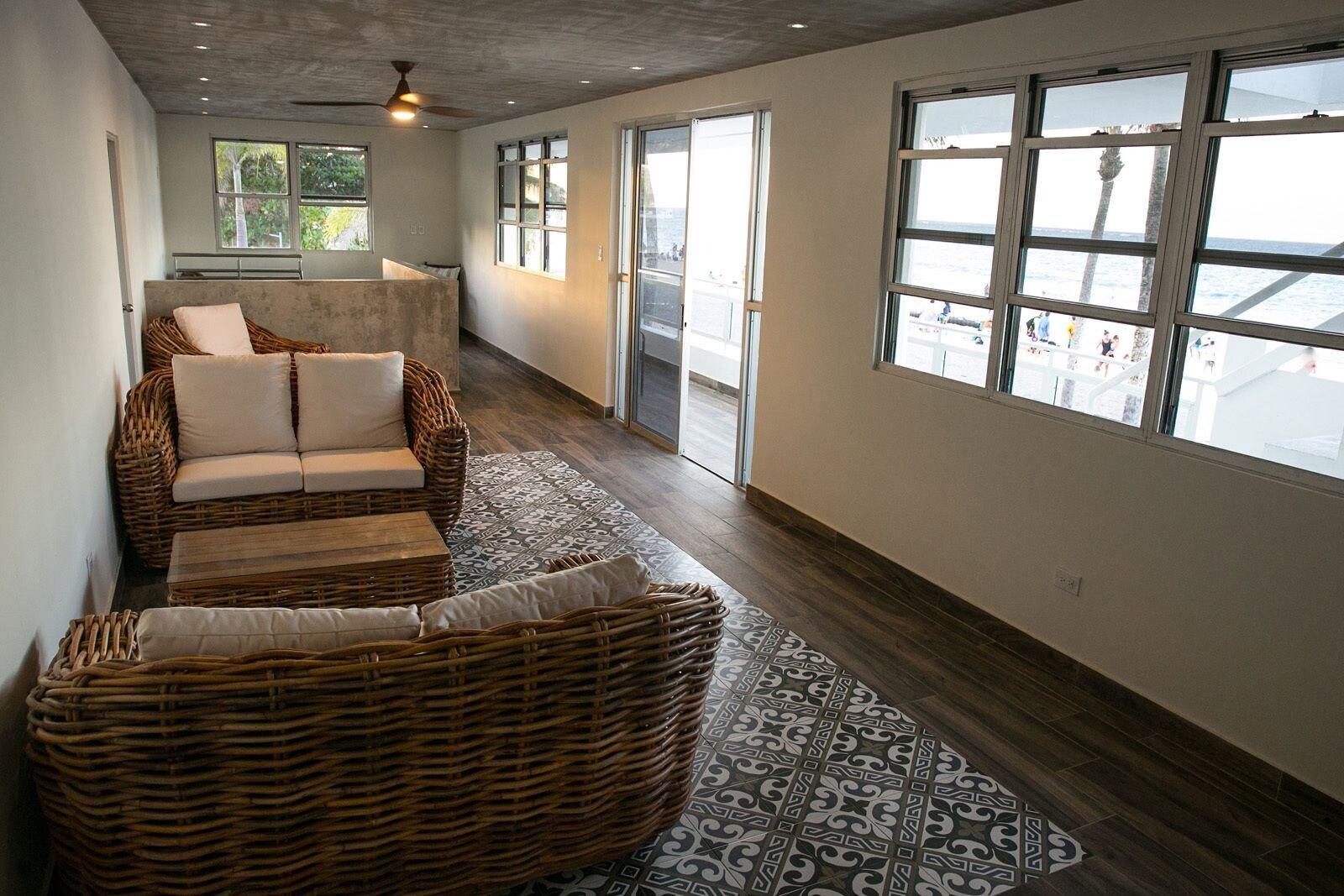 Vista Lobby Numero Uno Beach Apartments