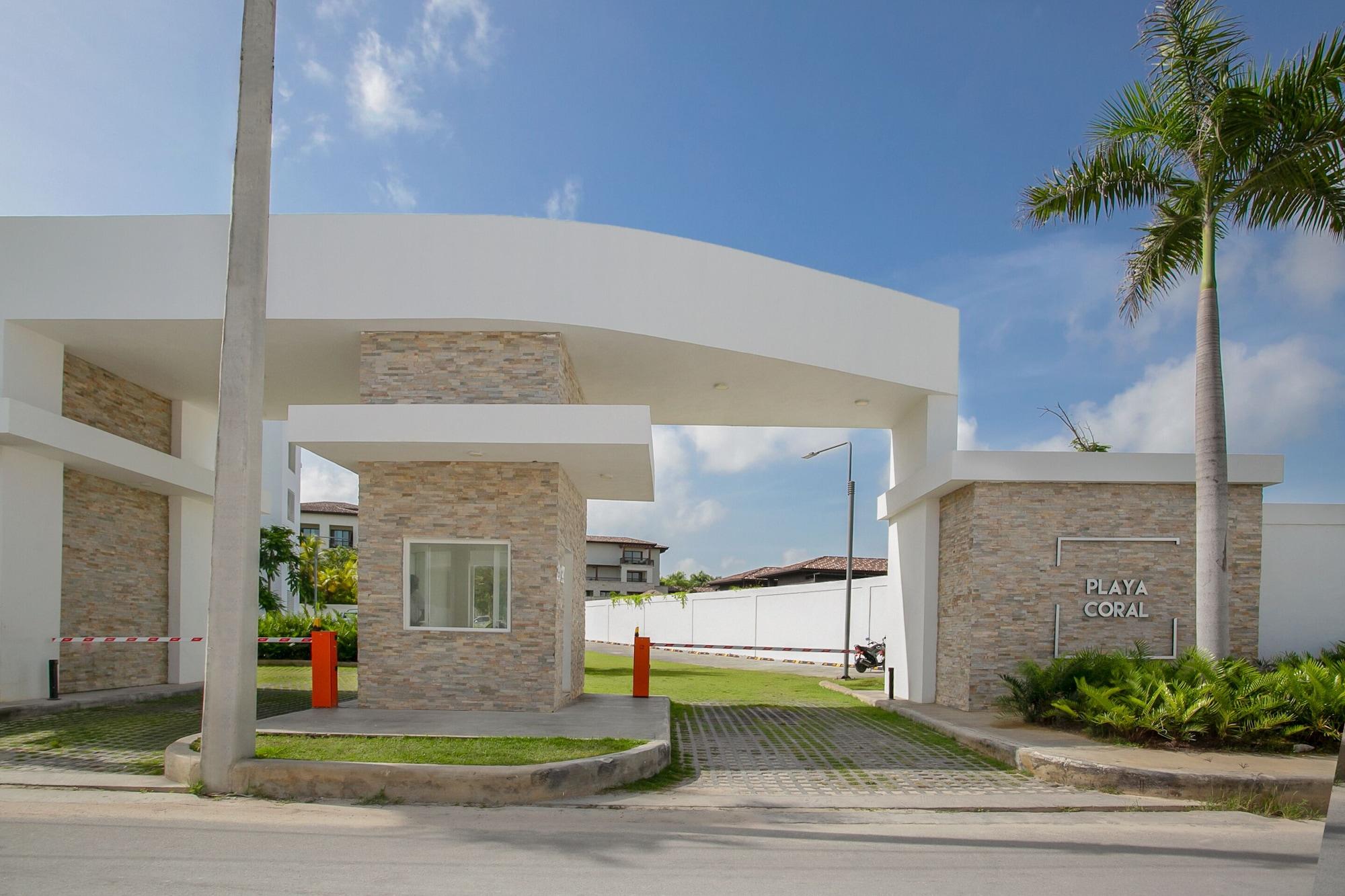 Vista Exterior Destination Jelly Playa Coral Condo