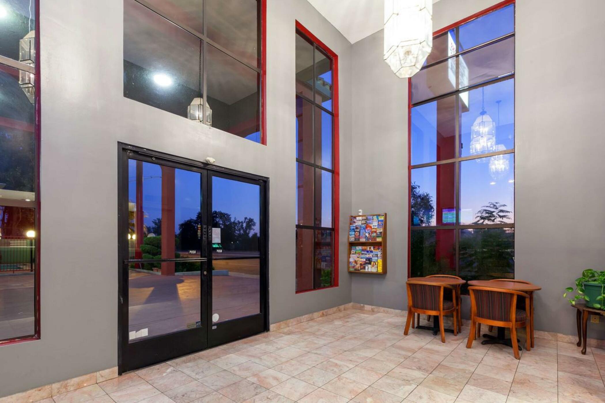 Vista Lobby Americas Best Value Inn & Suites Bakersfield Central