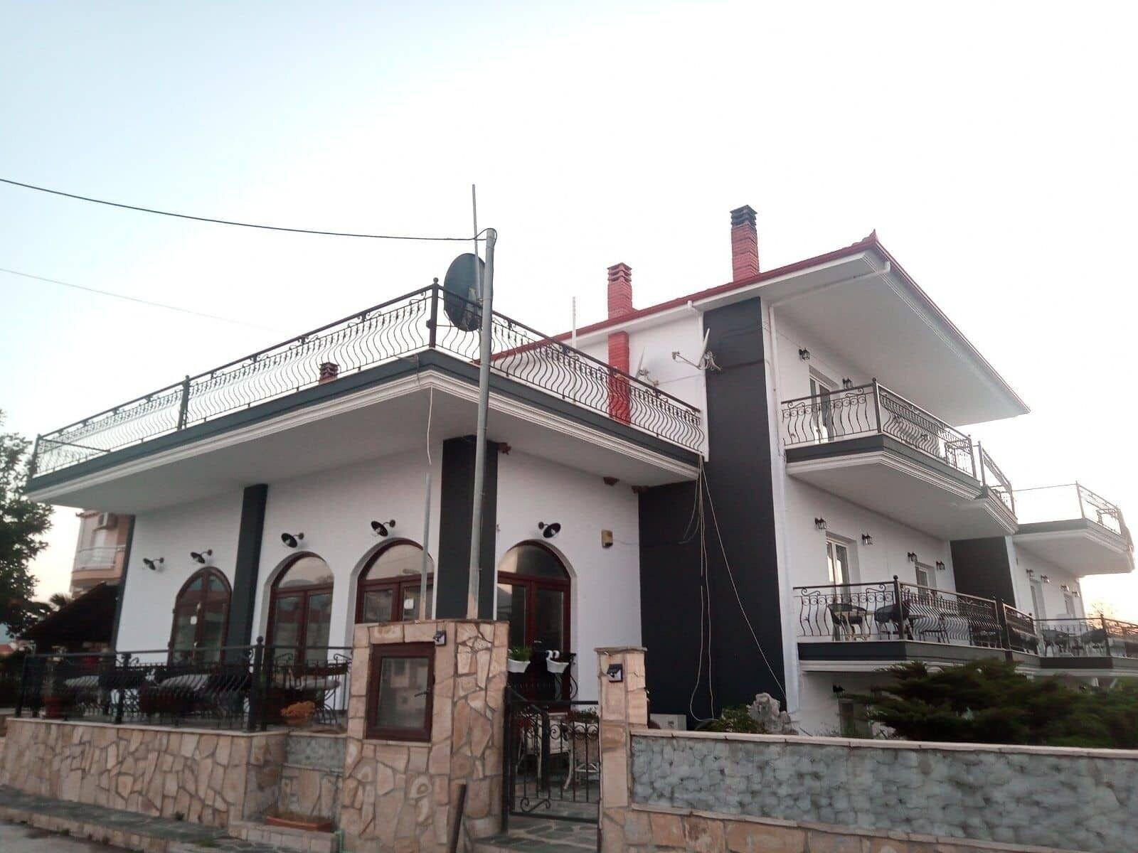 Varios Vila Camellia