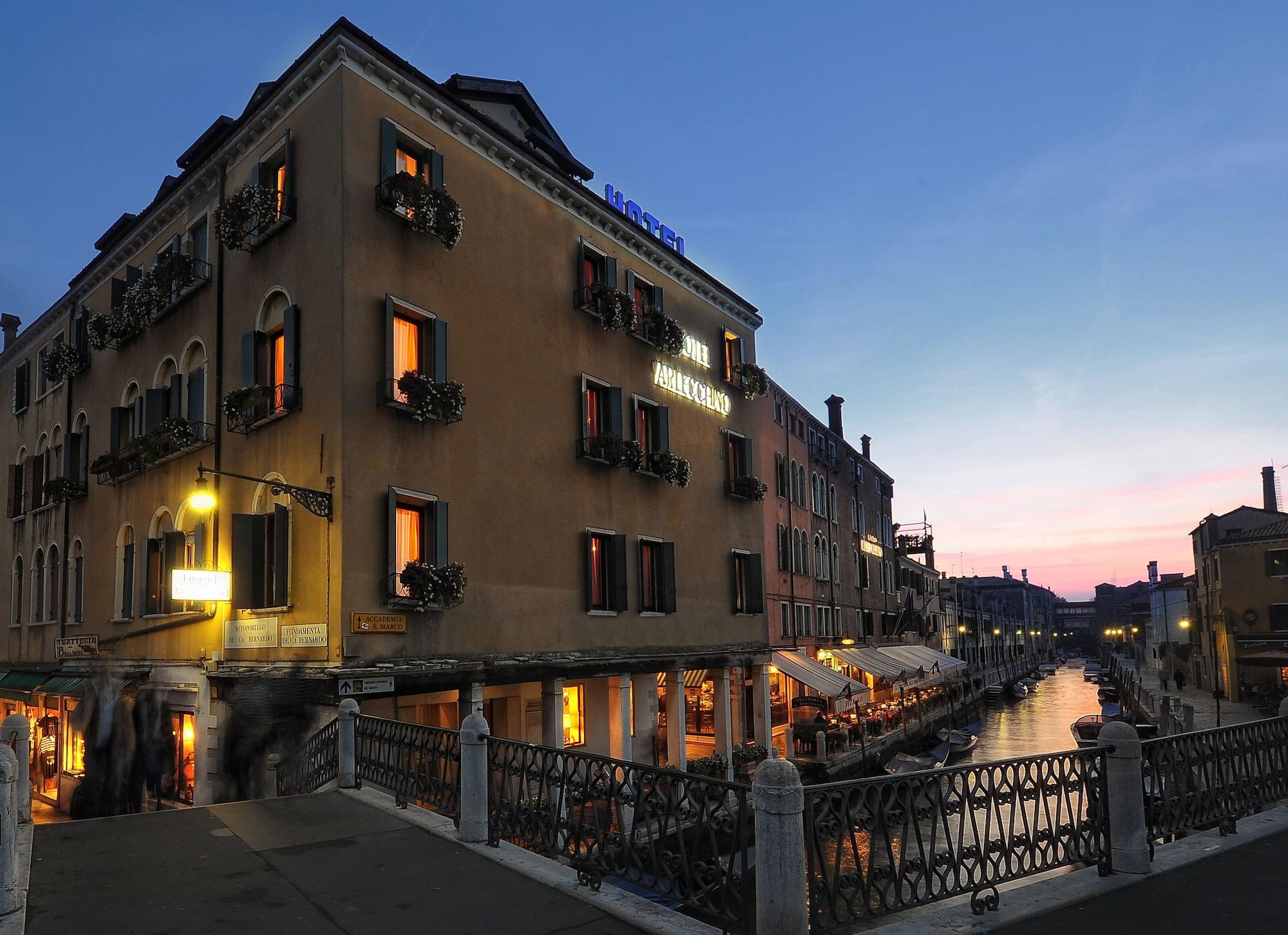 Varios Hotel Arlecchino