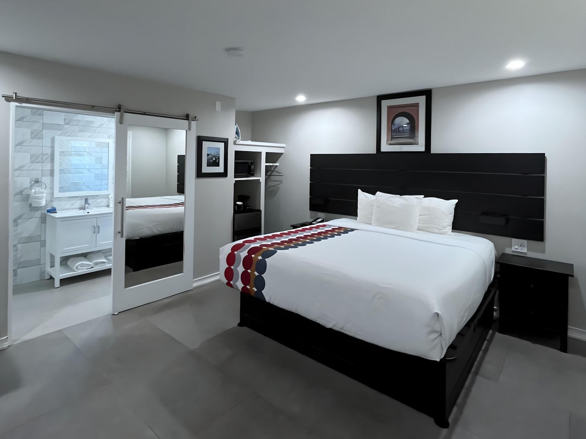 Varios Inn By the Bay Monterey