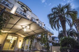 Alojamiento - Hotel Villa Daphne