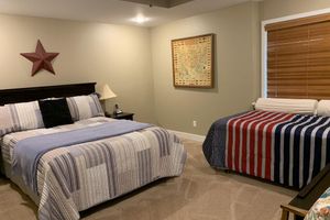 Alquiler Vacacional - 4bd 4ba spacious home w/hot tub, pool table, firepit, Pet Friendly