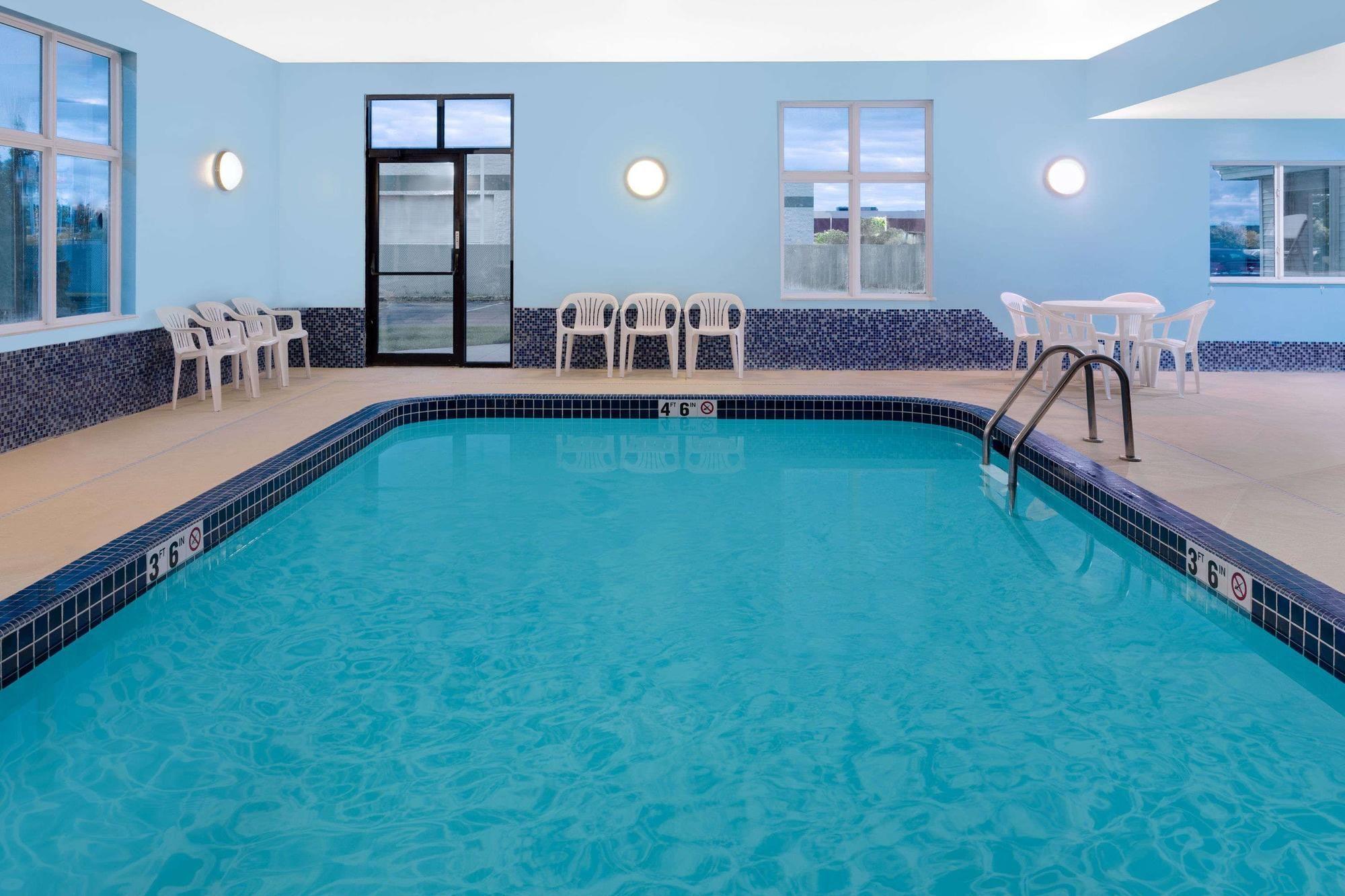 Vista Piscina Days Inn by Wyndham Neenah
