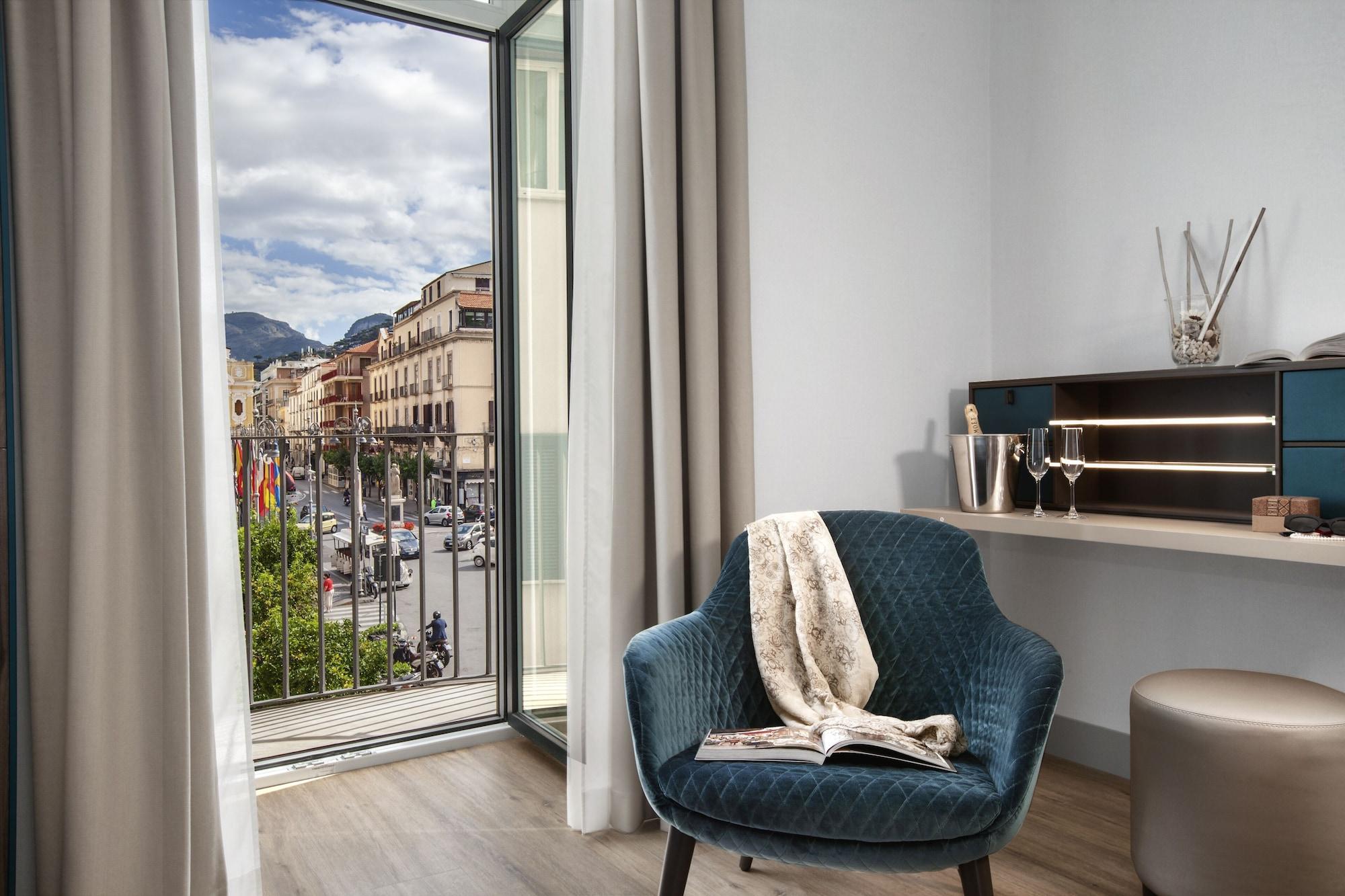Varios Elys Suites