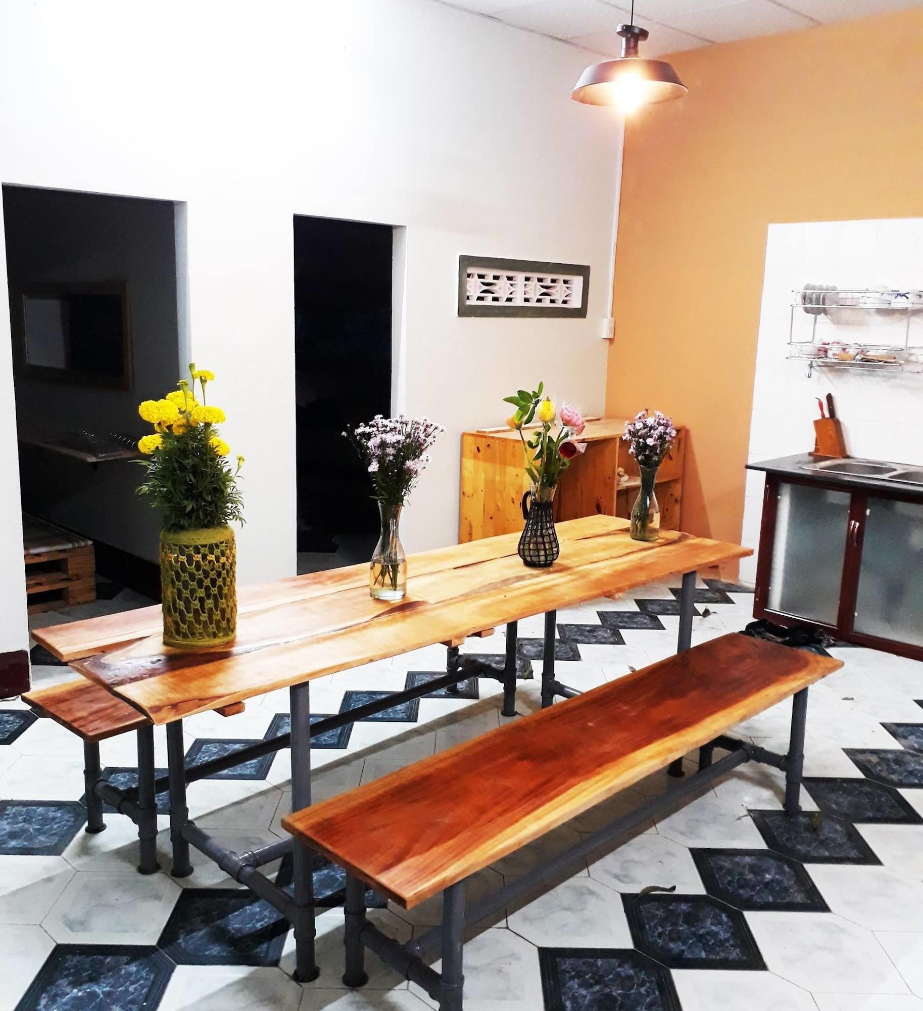 Restaurant Trai Hoa Vang Homestay - Hostel