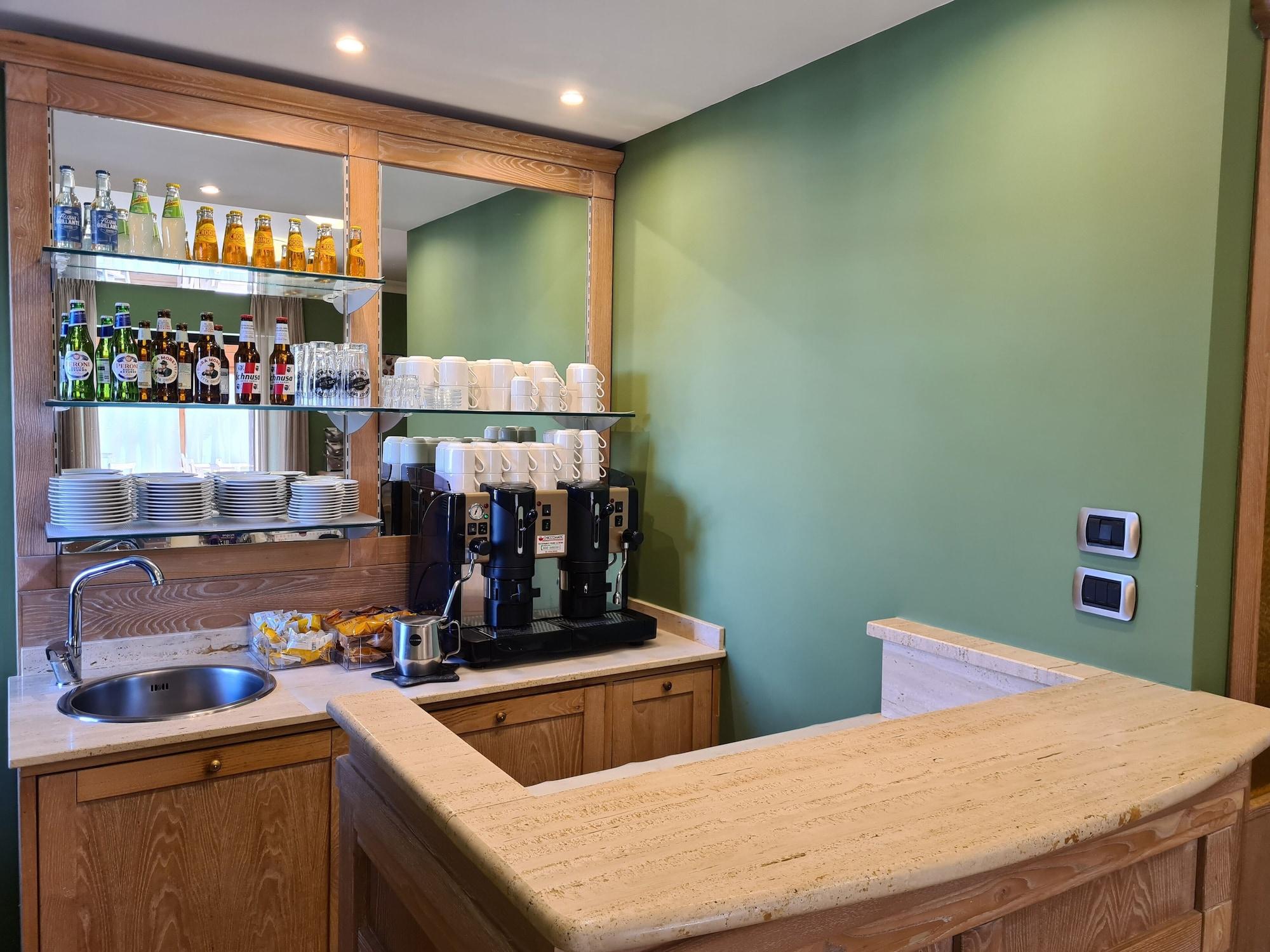 Bar/Salón Hotel Cladan