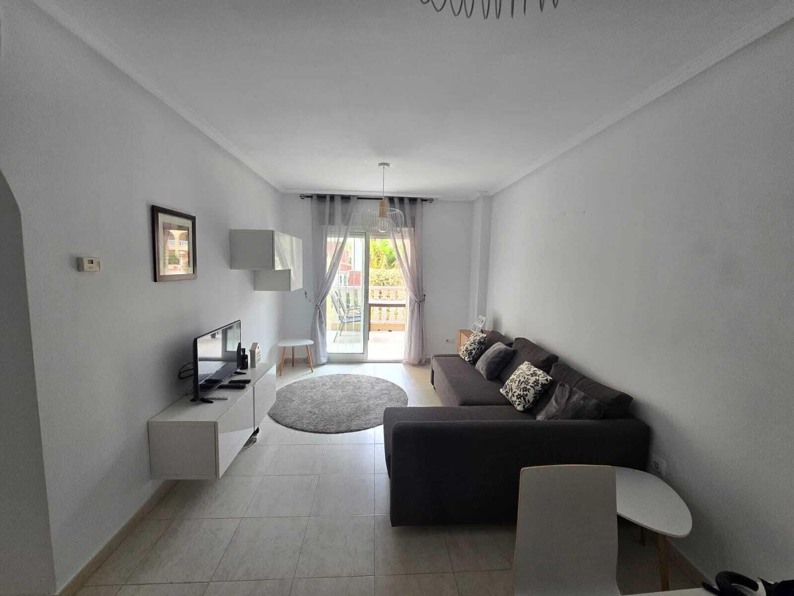 Zona de estar Stunning ground floor 2 bed apartment.