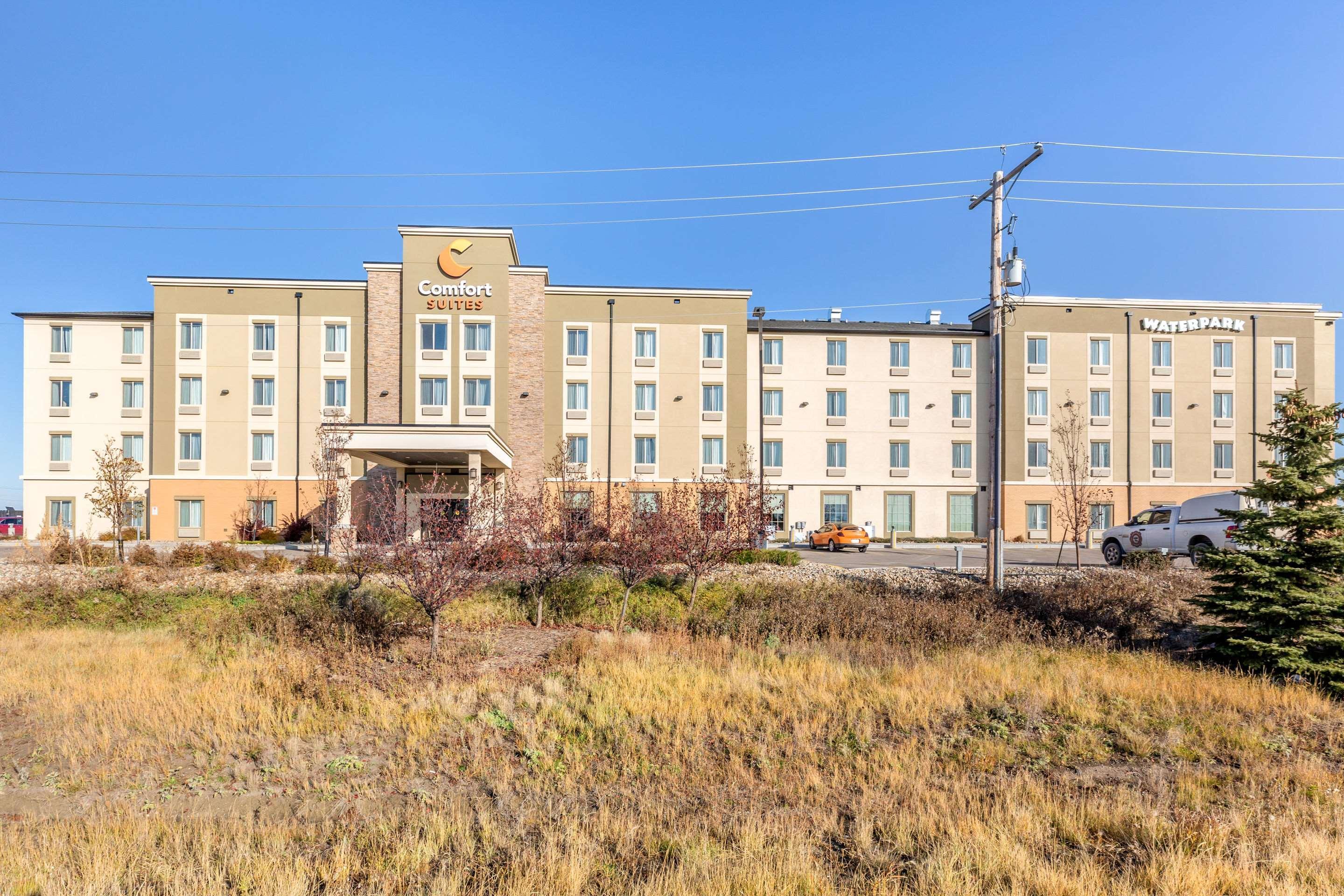 Vista Exterior Comfort Suites Regina