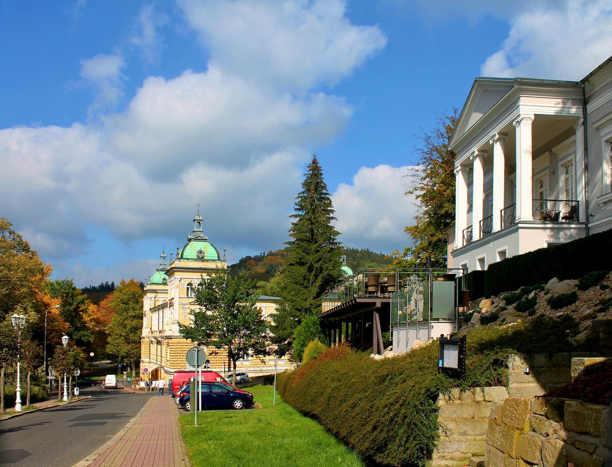 Vista Exterior Villa Patriot Boutique Hotel