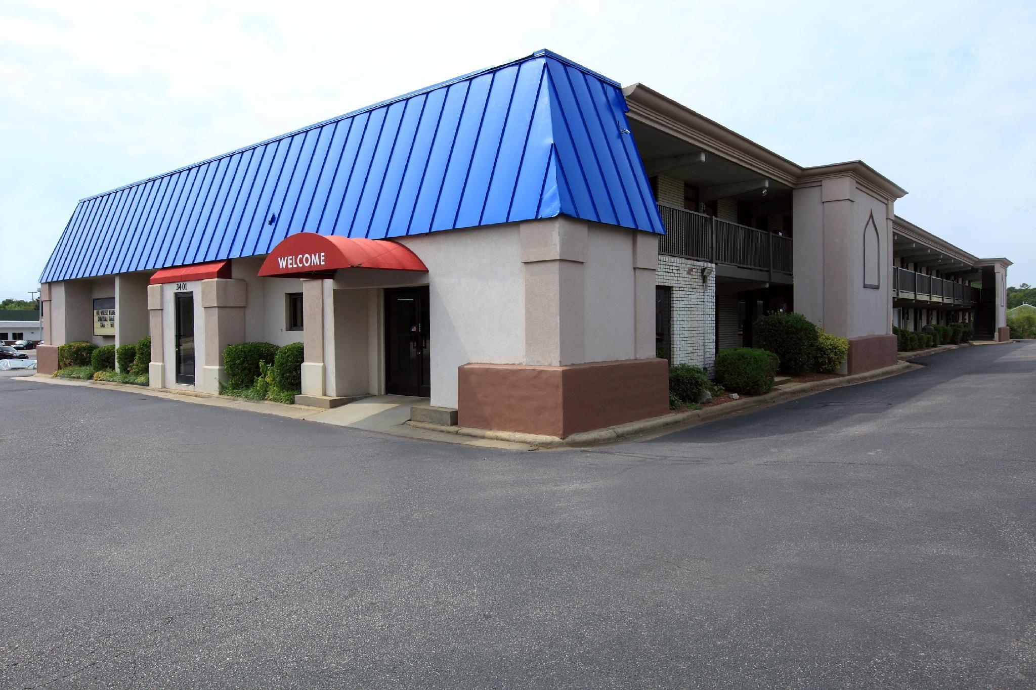 Vista Exterior Americas Best Value Inn North Capital
