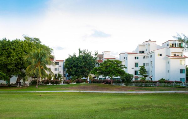 Las Gaviotas Hotel & Suites - Hoteles cerca de Playa Marlín en Cancún