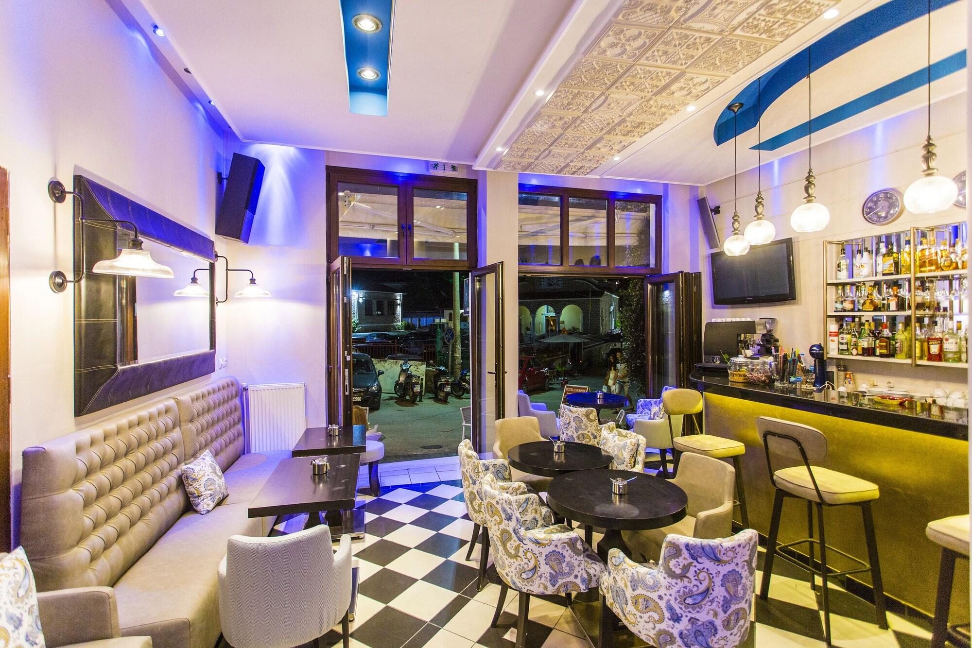 Bar/Salón Paradise Hotel