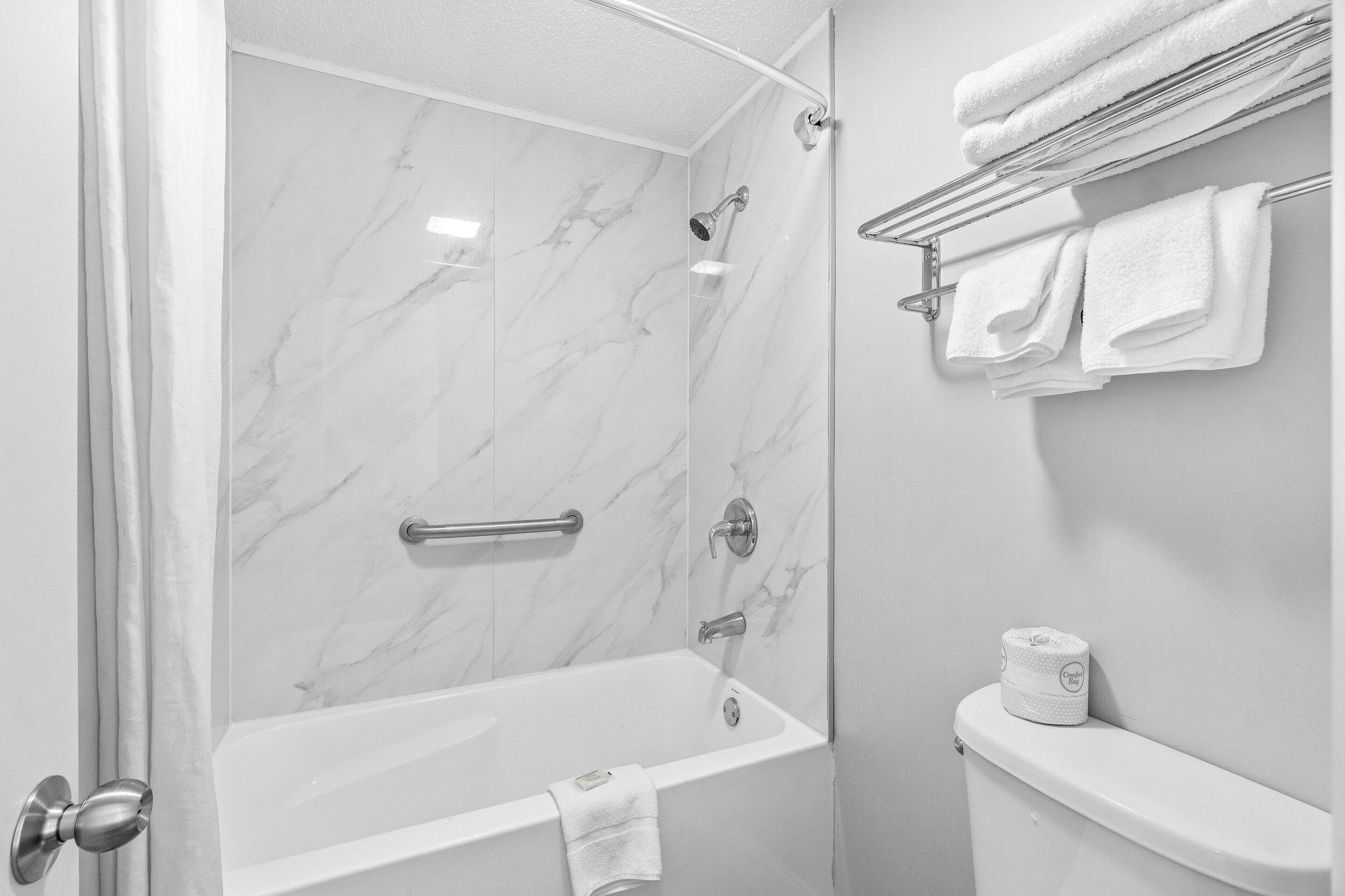 Equipamiento de Habitación Super 8 by Wyndham Lantana West Palm Beach